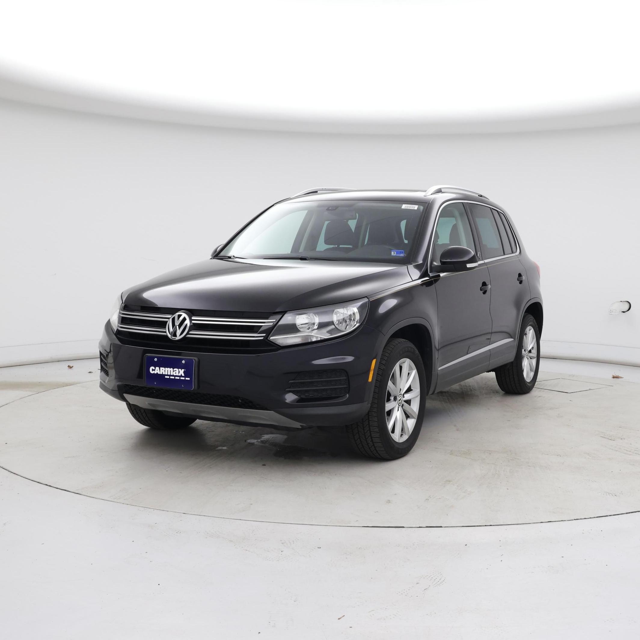 Thumbnail: 2017 Volkswagen Tiguan - 4