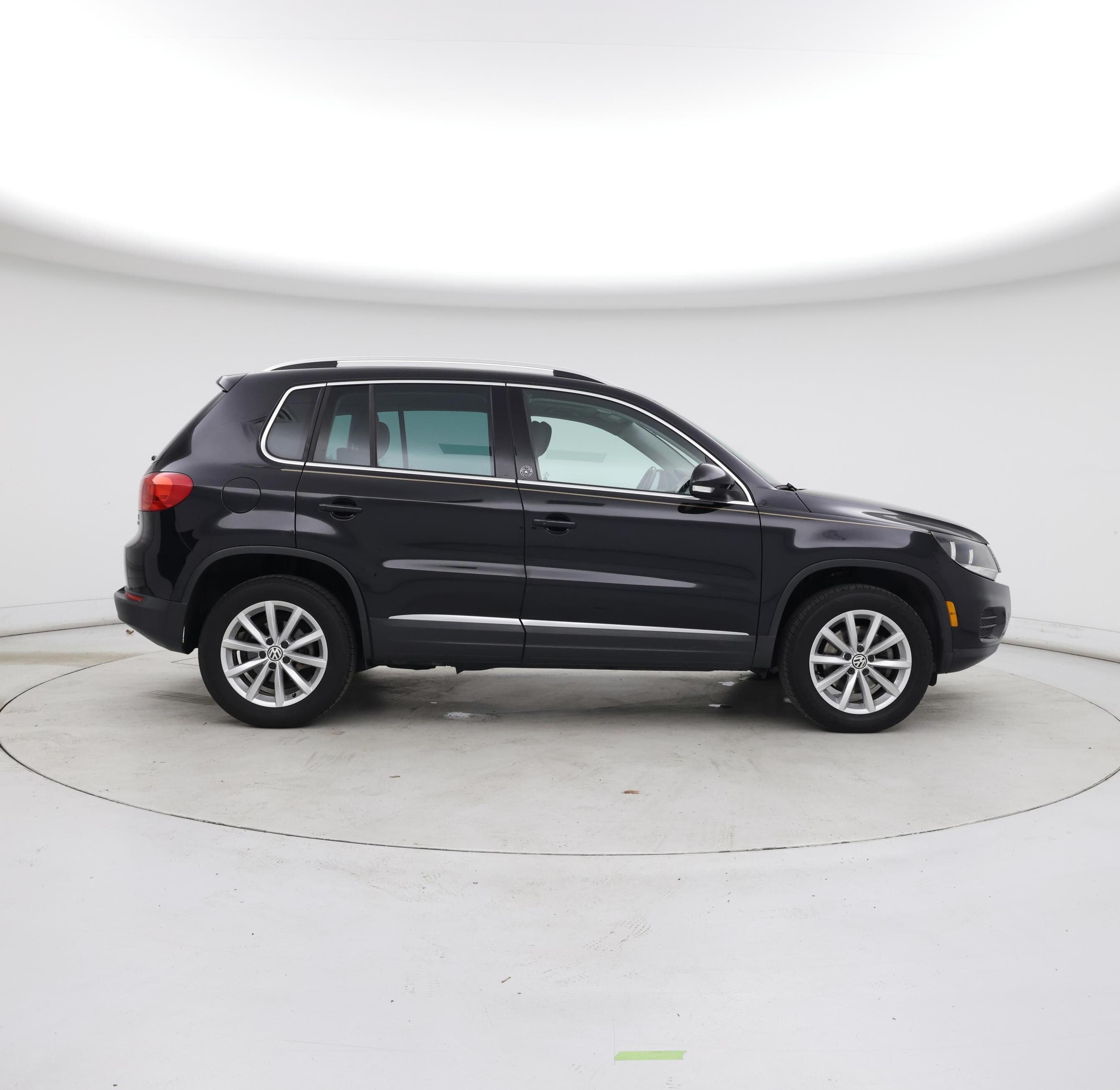 Thumbnail: 2017 Volkswagen Tiguan - 7