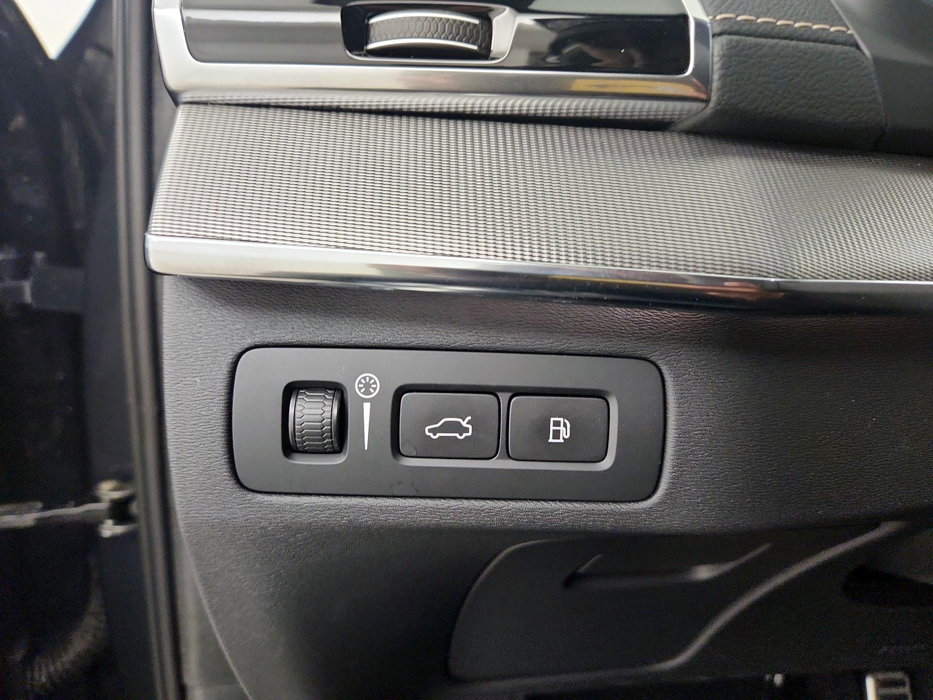 Thumbnail: 2022 Volvo XC90 - 13