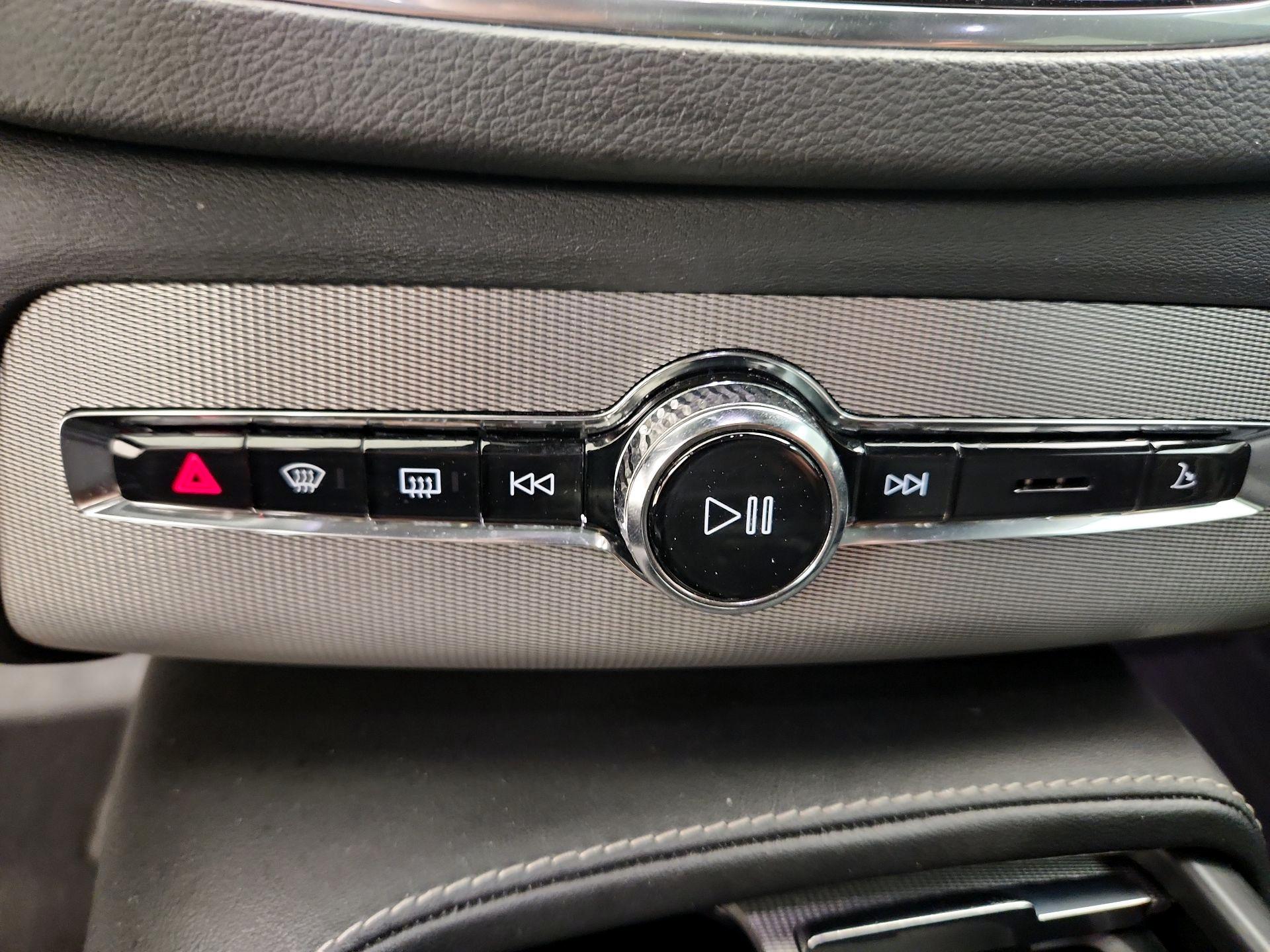 Thumbnail: 2022 Volvo XC90 - 16