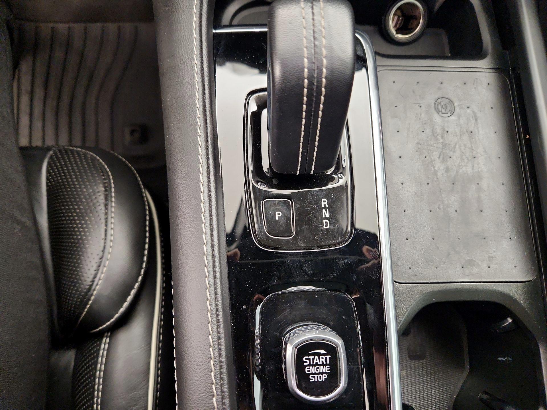 Thumbnail: 2022 Volvo XC90 - 17