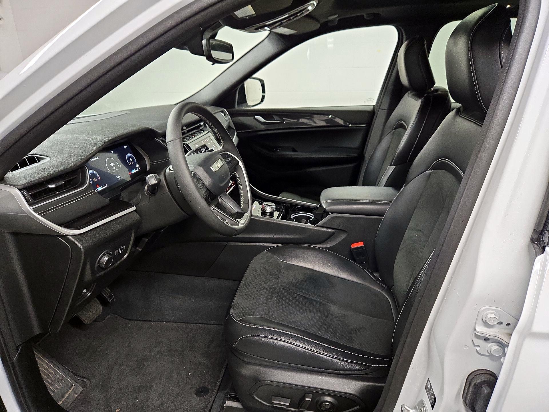 Thumbnail: 2023 Jeep Grand Cherokee - 11