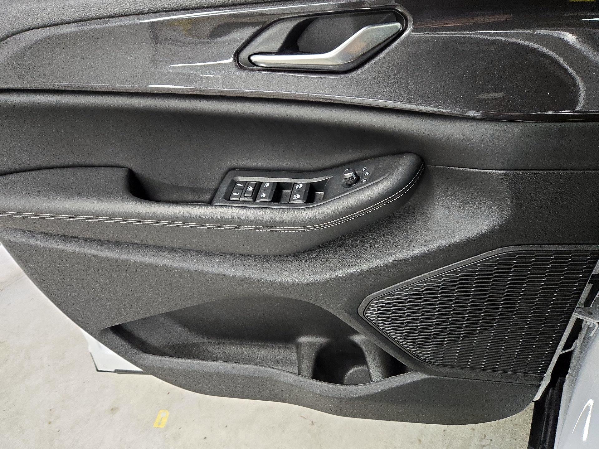 Thumbnail: 2023 Jeep Grand Cherokee - 12