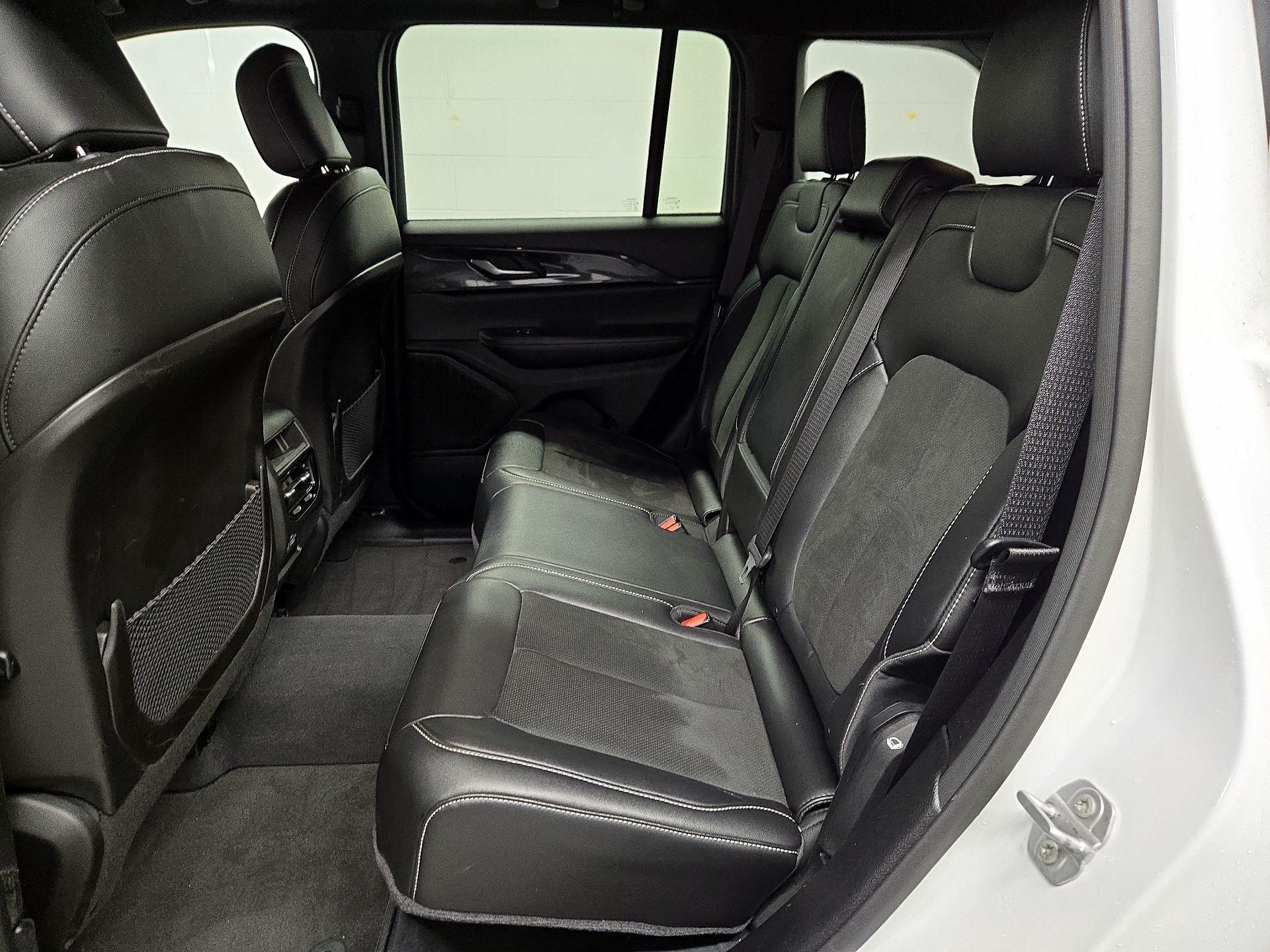 Thumbnail: 2023 Jeep Grand Cherokee - 20