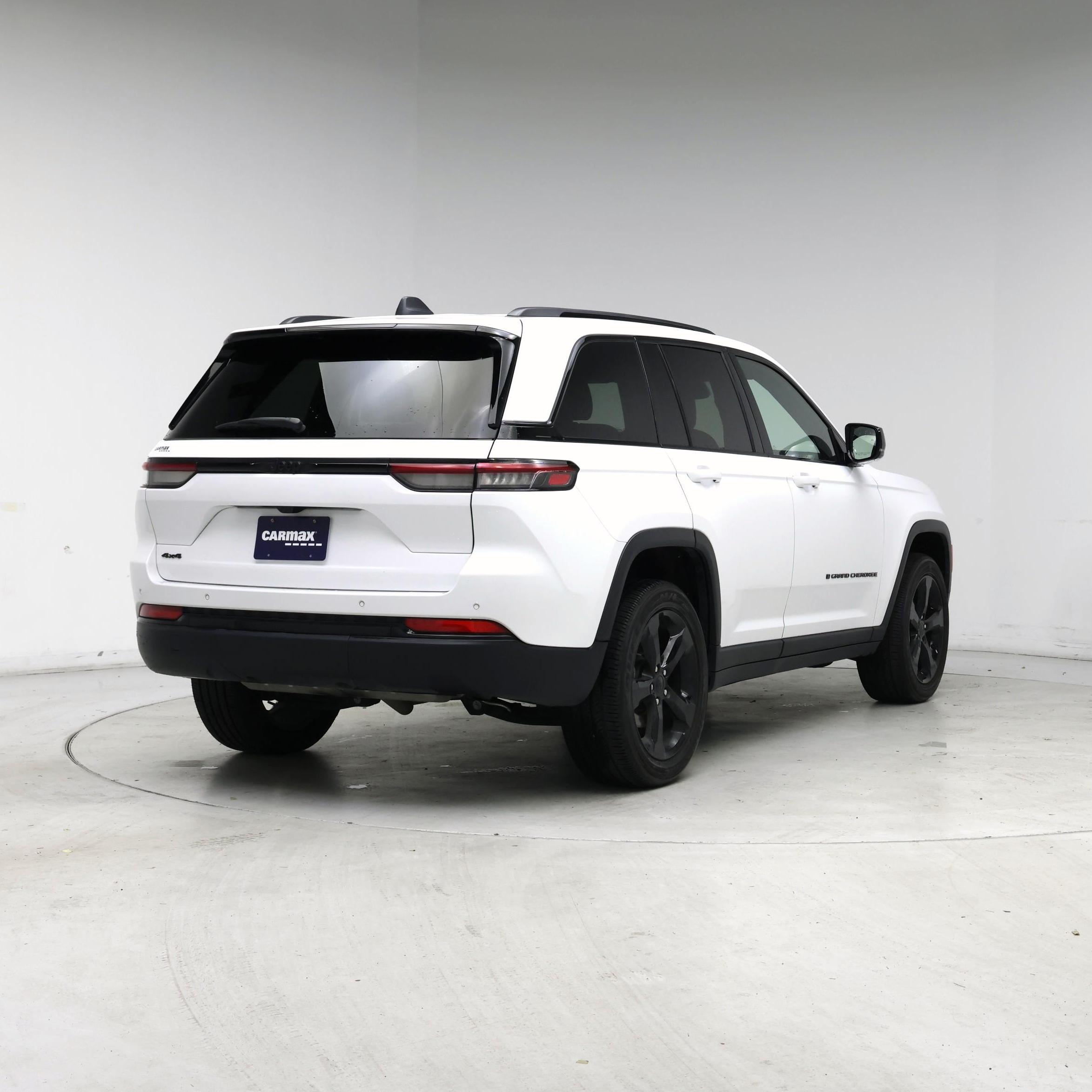 Thumbnail: 2023 Jeep Grand Cherokee - 8