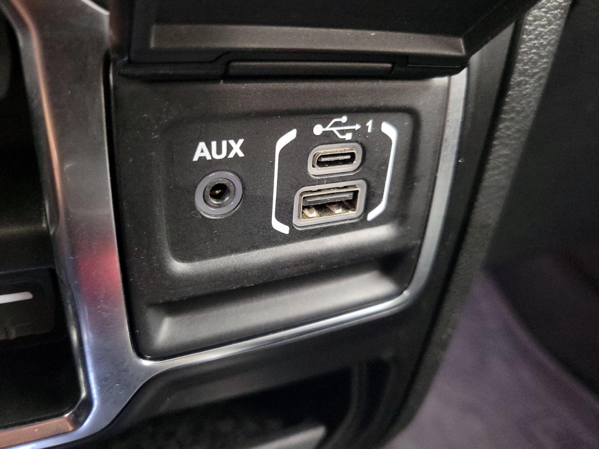 Thumbnail: 2022 Jeep Wrangler - 18