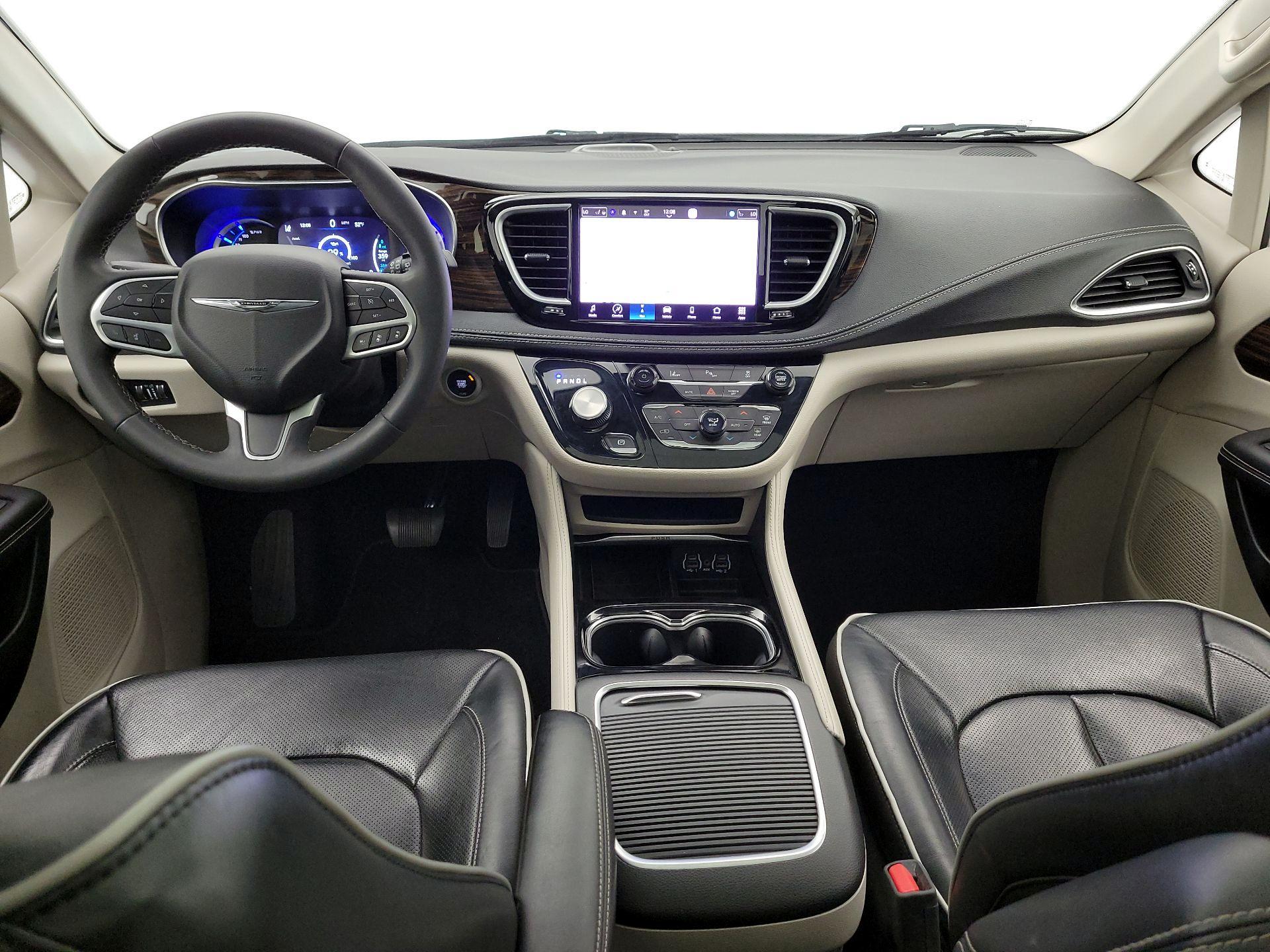 Thumbnail: 2023 Chrysler Pacifica - 9