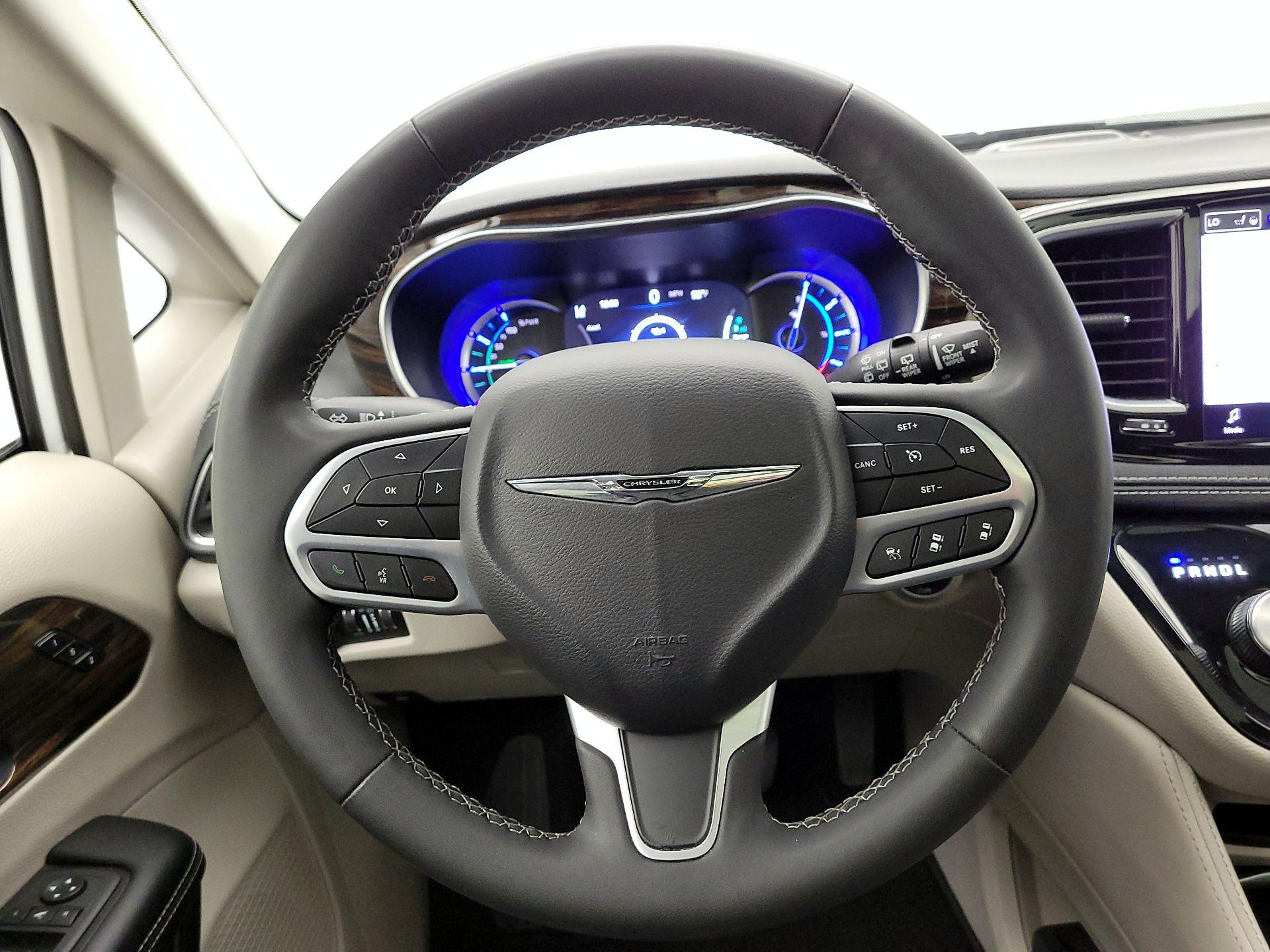 Thumbnail: 2023 Chrysler Pacifica - 10