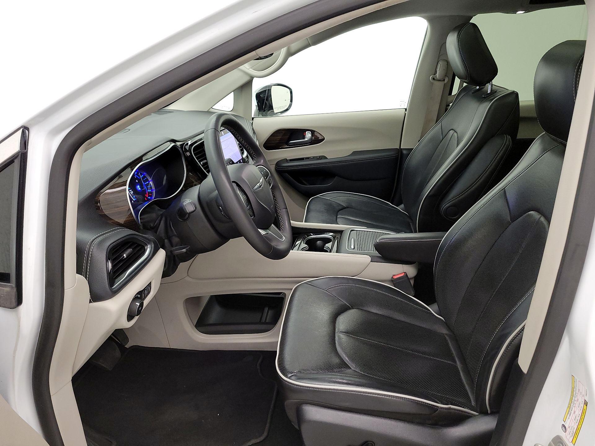 Thumbnail: 2023 Chrysler Pacifica - 11