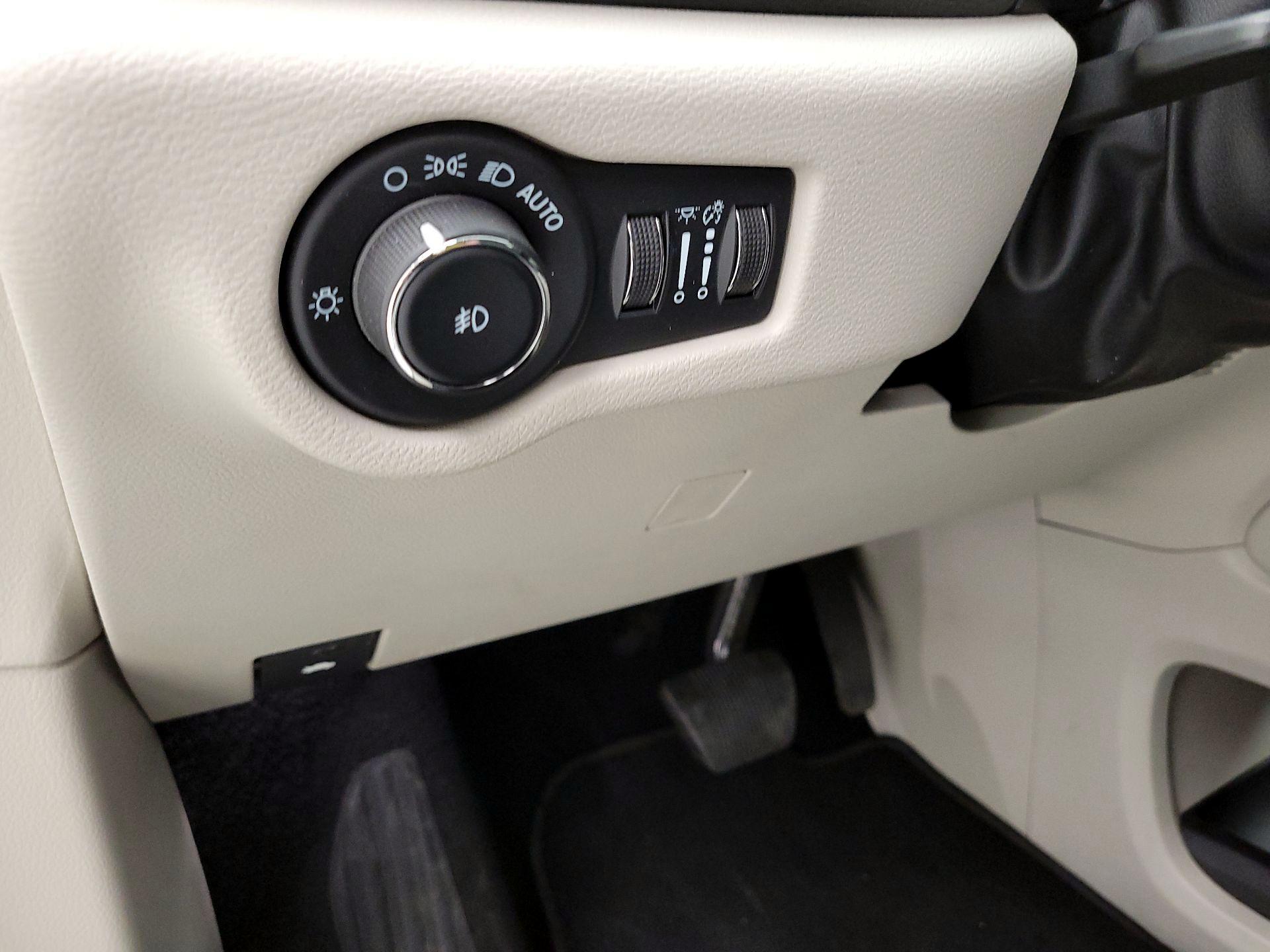 Thumbnail: 2023 Chrysler Pacifica - 13