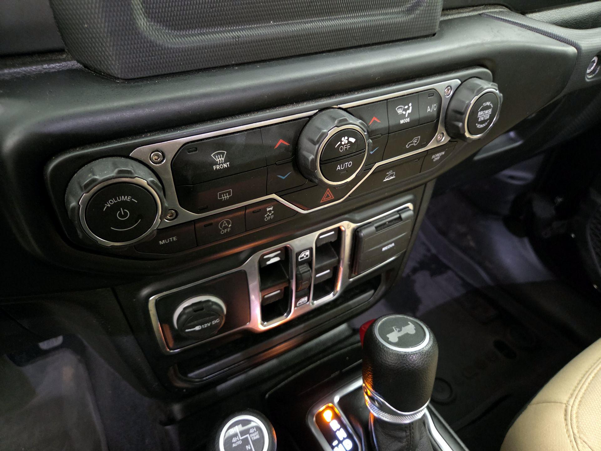Thumbnail: 2022 Jeep Wrangler - 16