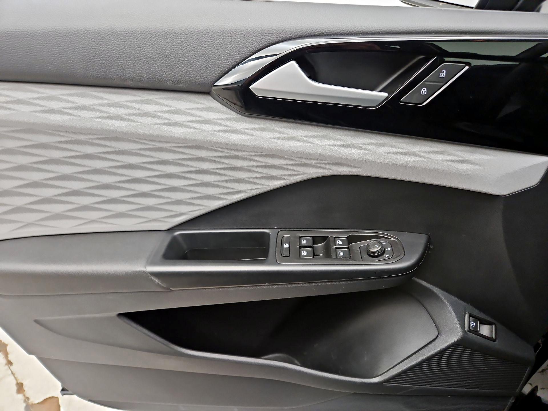 Thumbnail: 2023 Volkswagen Taos - 12