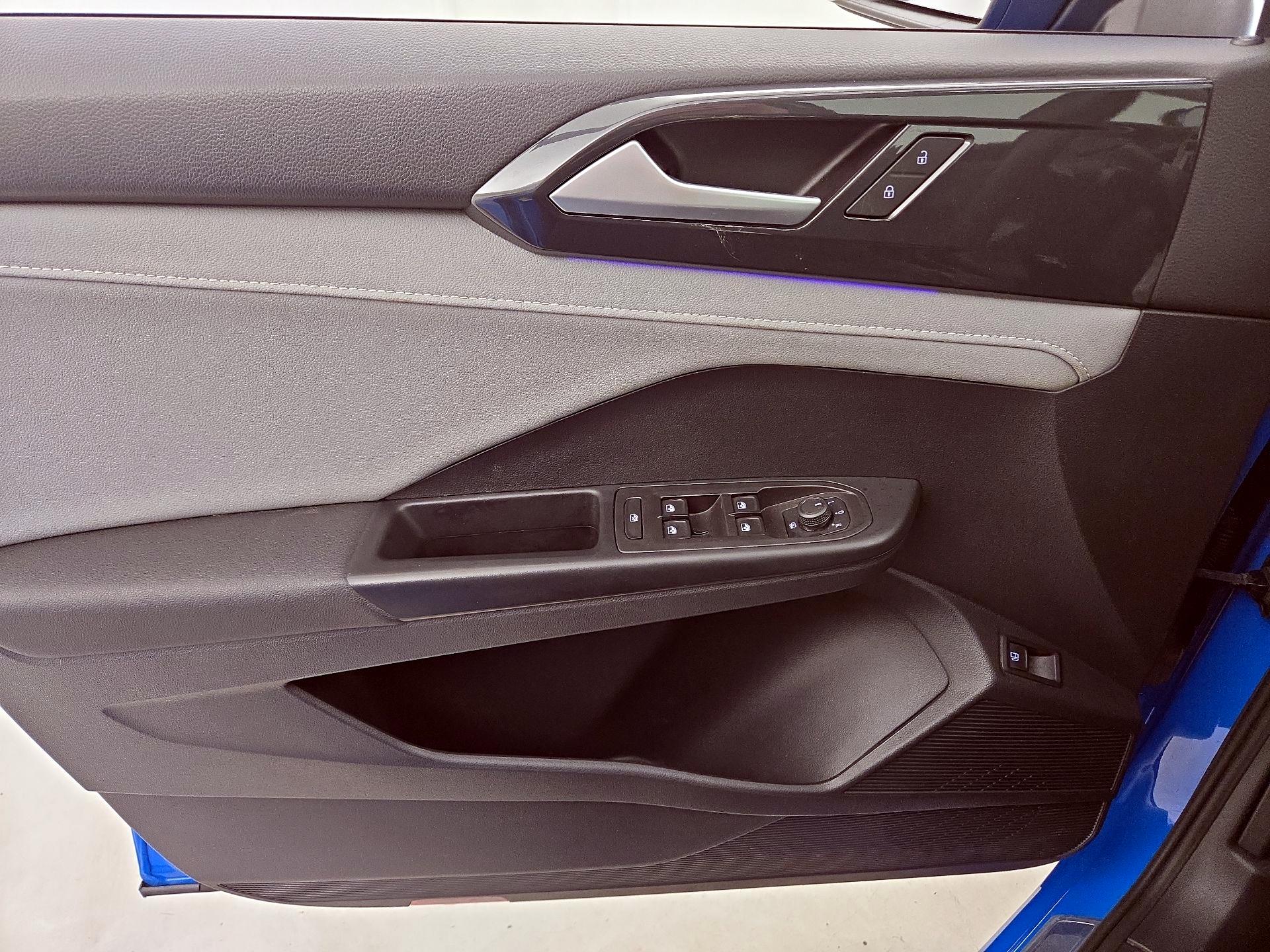 Thumbnail: 2022 Volkswagen Taos - 10