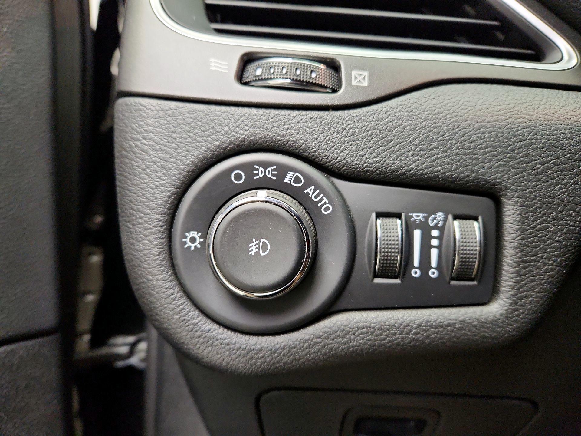 Thumbnail: 2022 Jeep Cherokee - 13