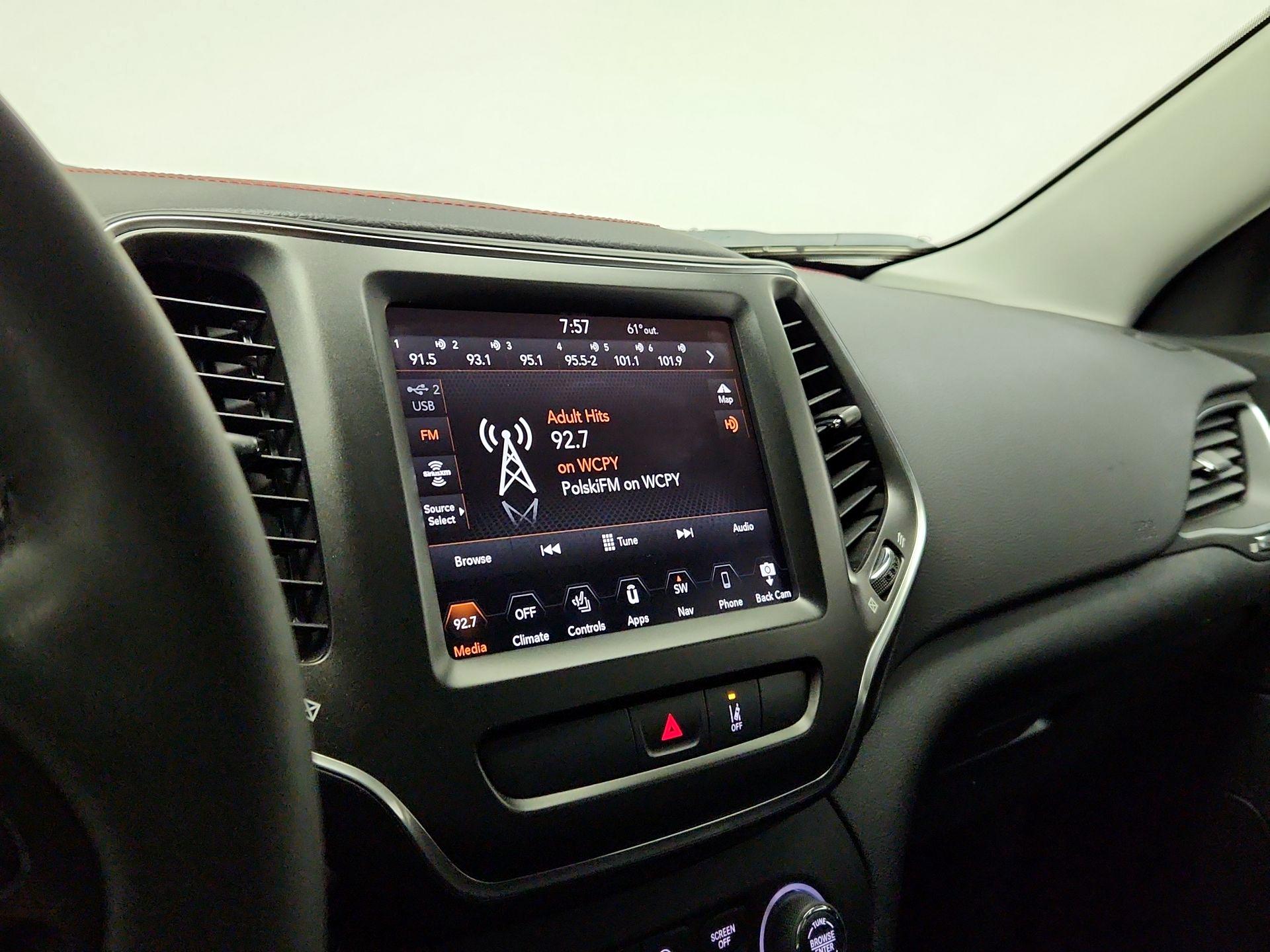 Thumbnail: 2022 Jeep Cherokee - 16