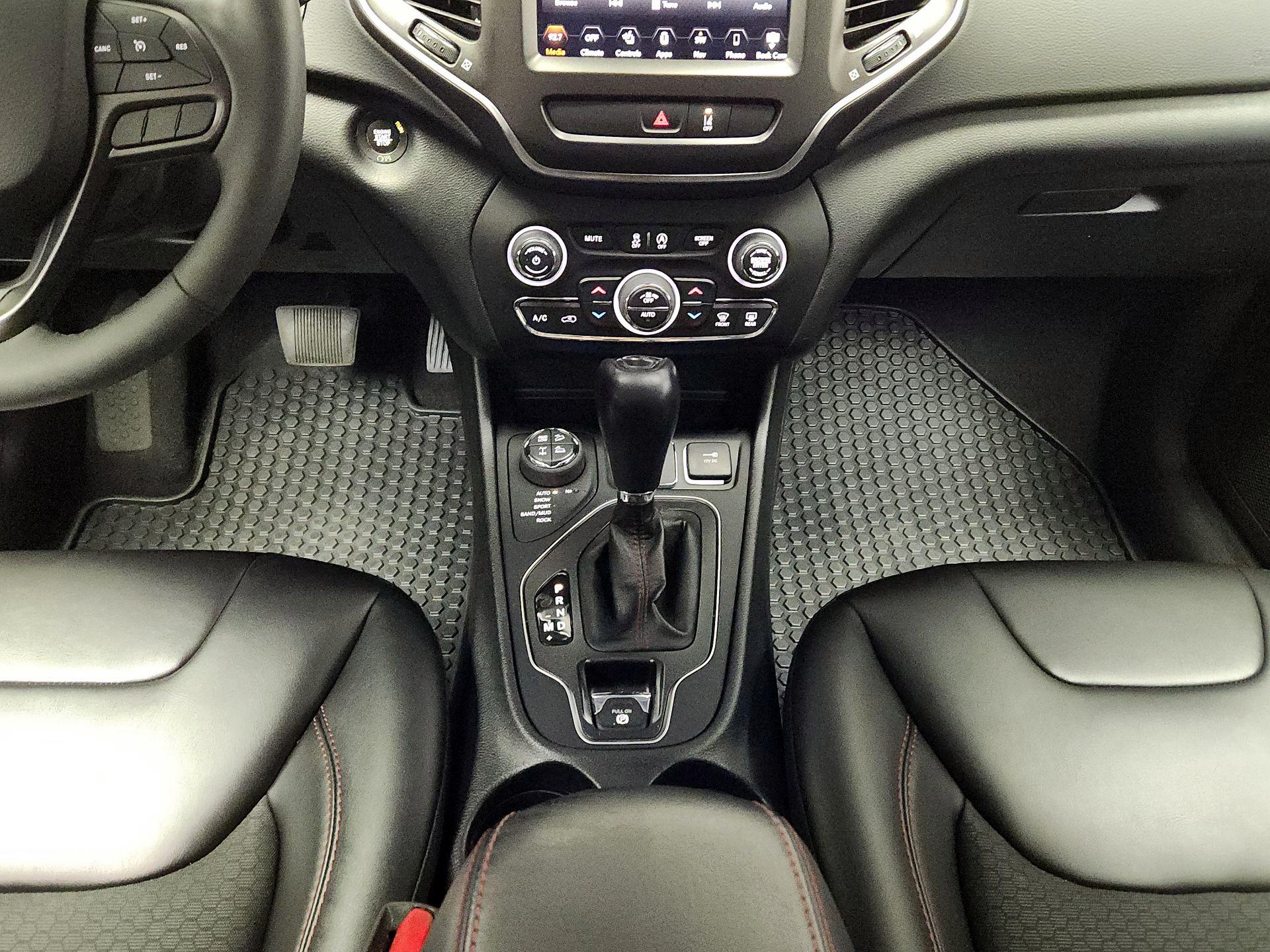 Thumbnail: 2022 Jeep Cherokee - 18