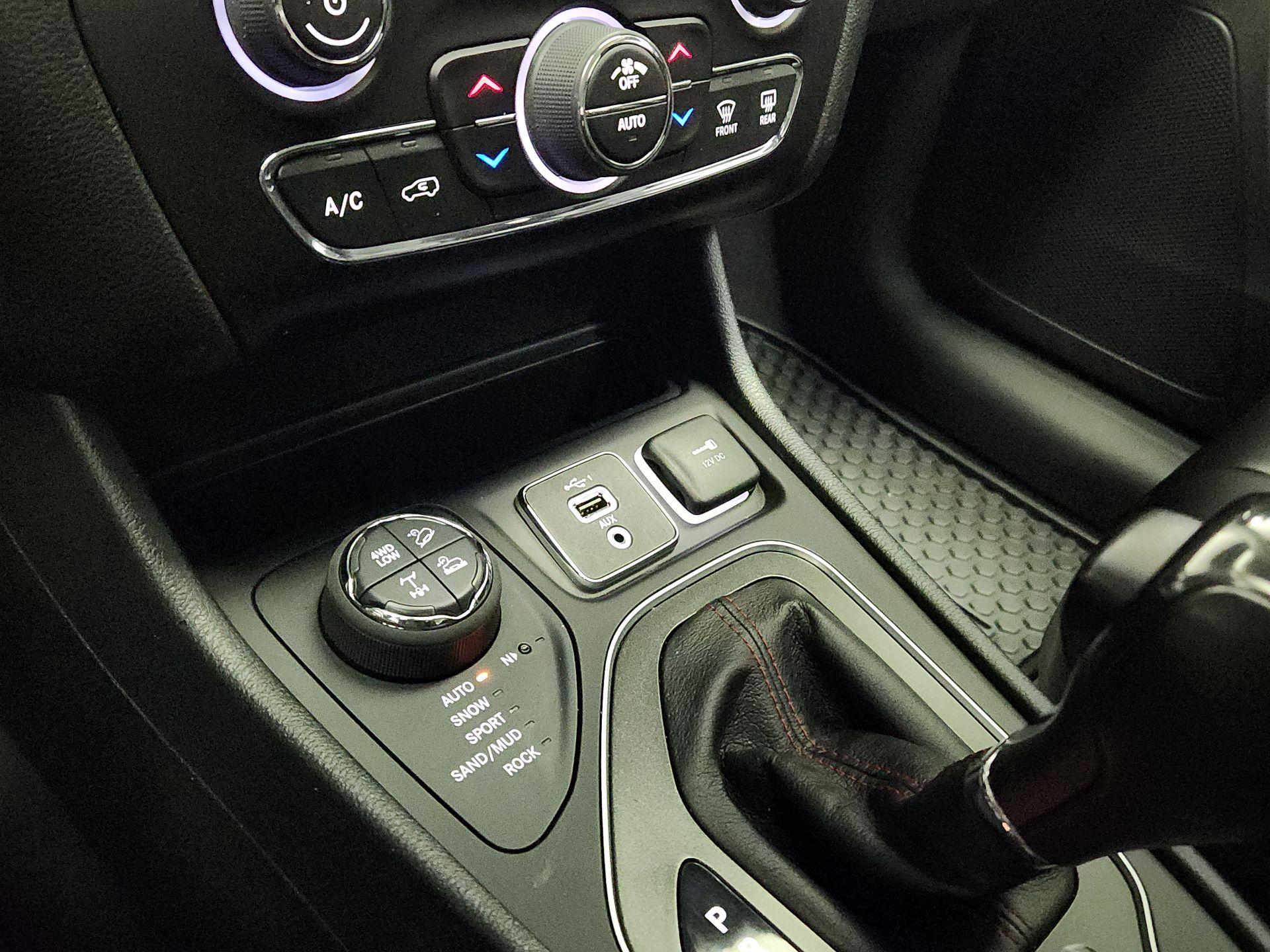 Thumbnail: 2022 Jeep Cherokee - 19