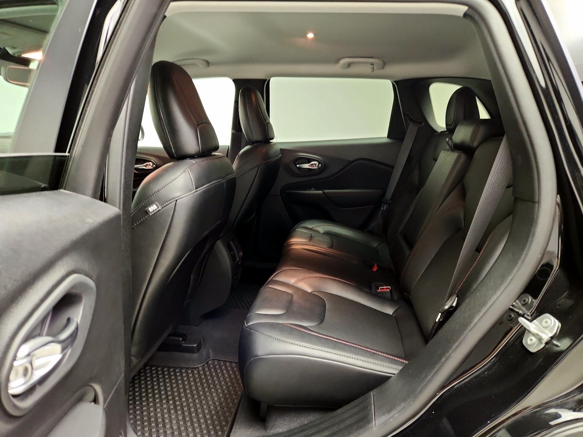 Thumbnail: 2022 Jeep Cherokee - 20