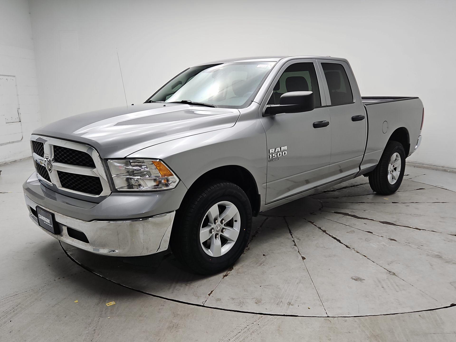 Thumbnail: 2024 RAM 1500 Classic - 3