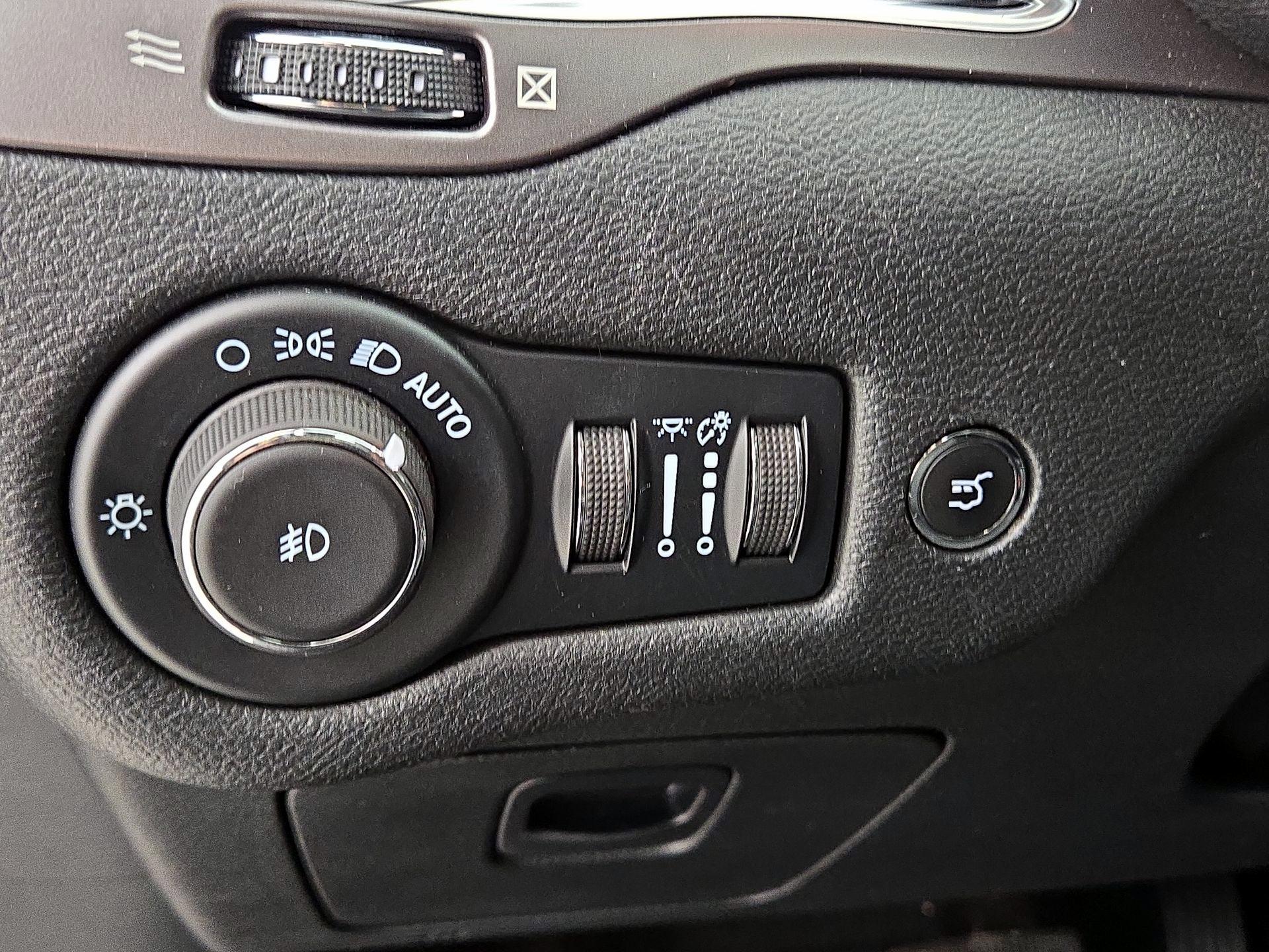 Thumbnail: 2022 Jeep Cherokee - 13