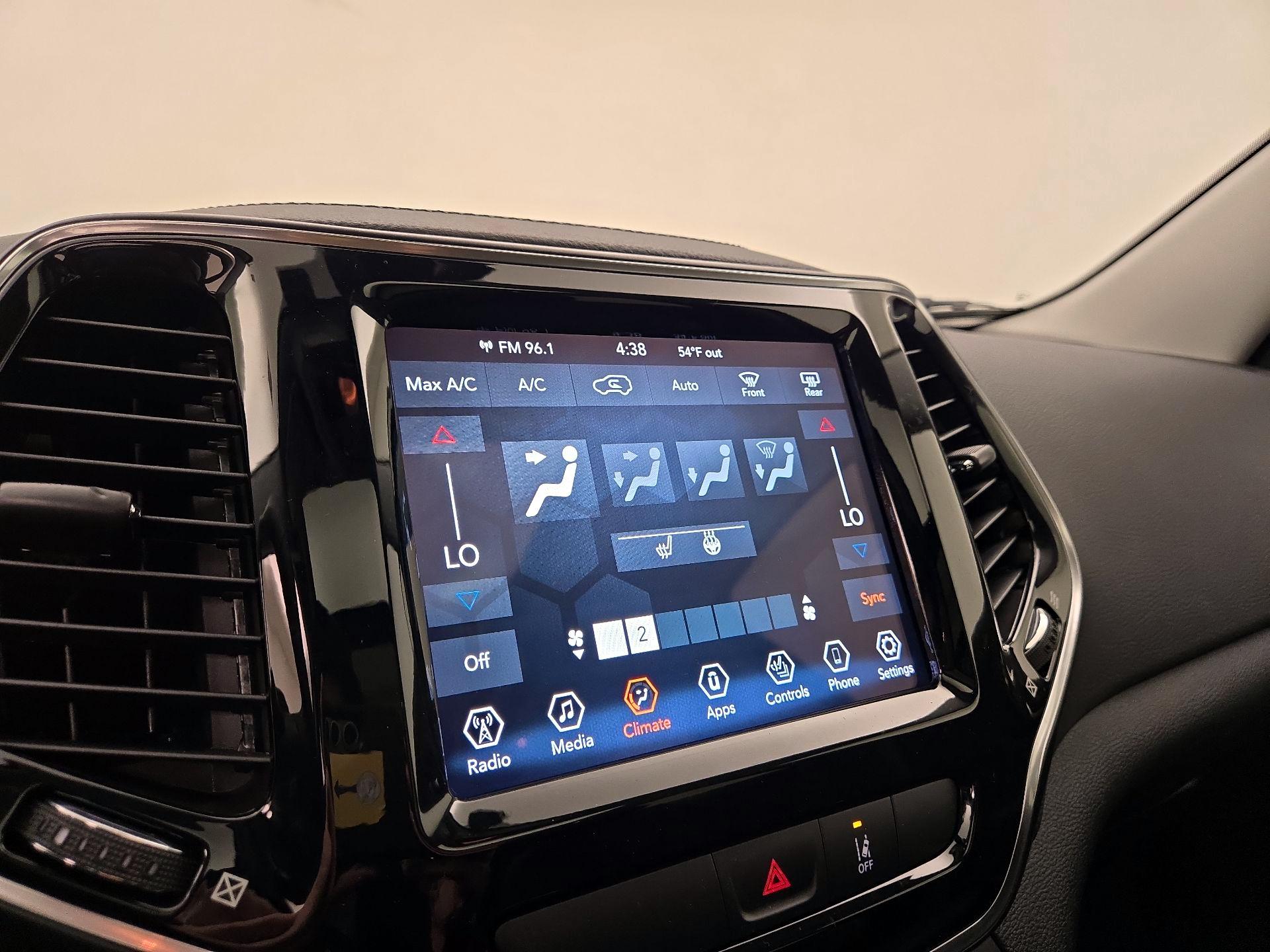 Thumbnail: 2022 Jeep Cherokee - 16