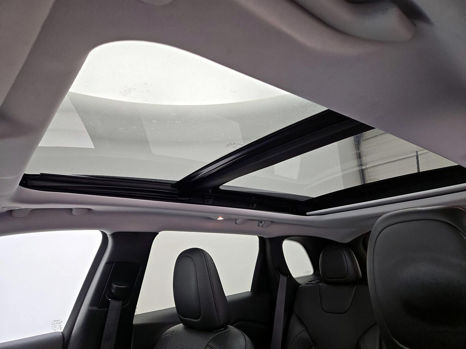 Thumbnail: 2022 Jeep Cherokee - 19