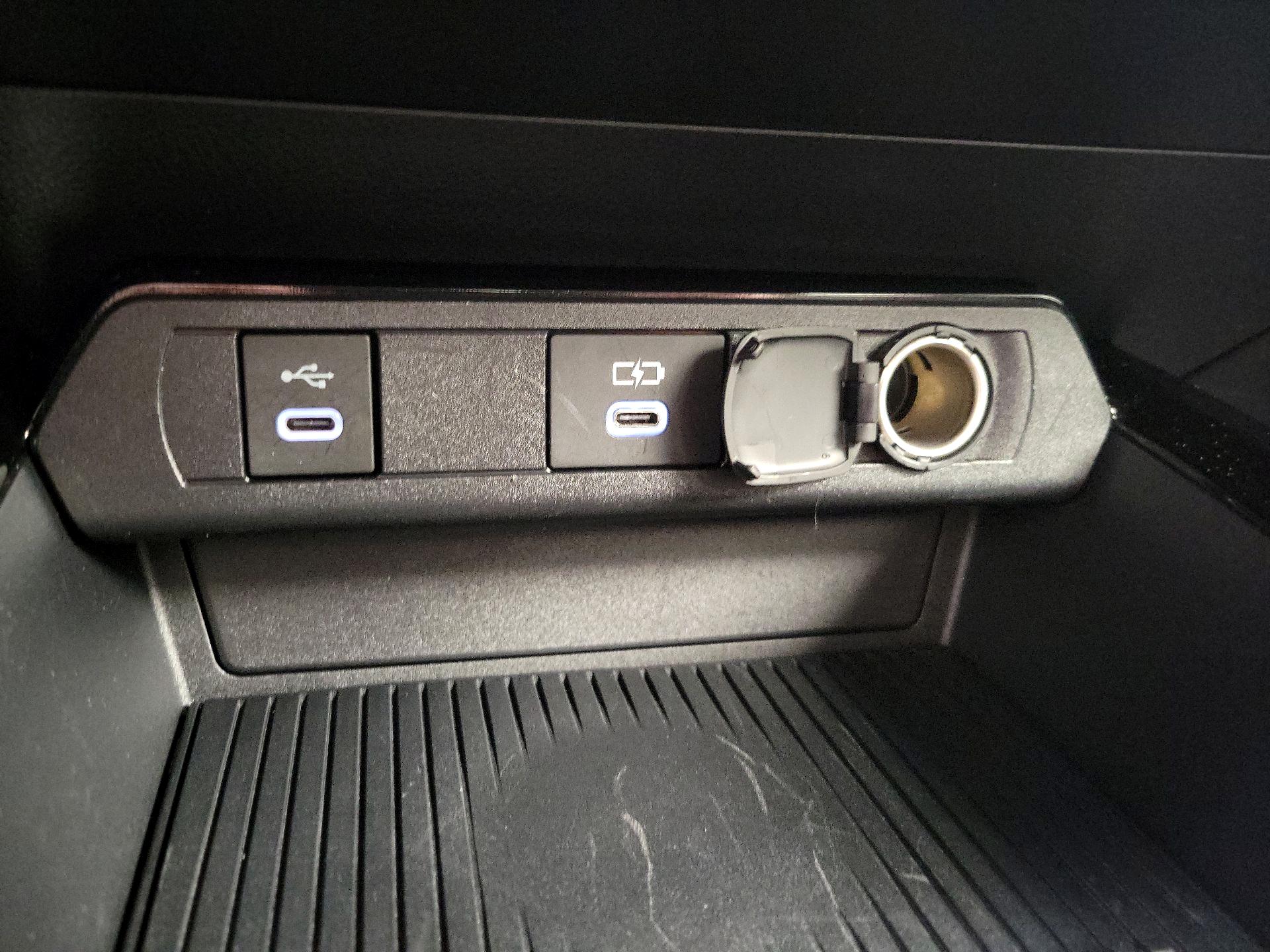 Thumbnail: 2024 Toyota Prius Prime - 18