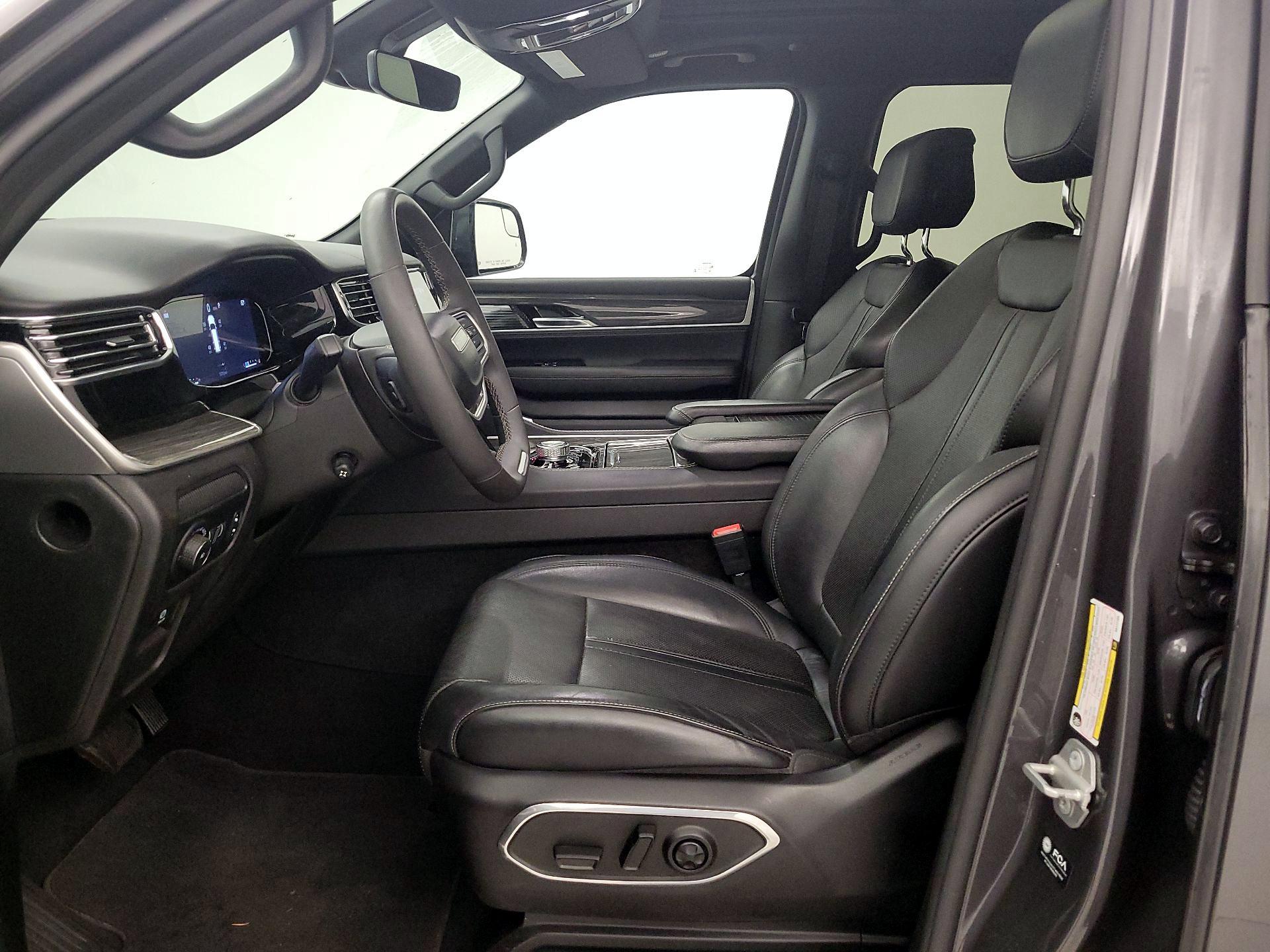 Thumbnail: 2022 Jeep Wagoneer - 11