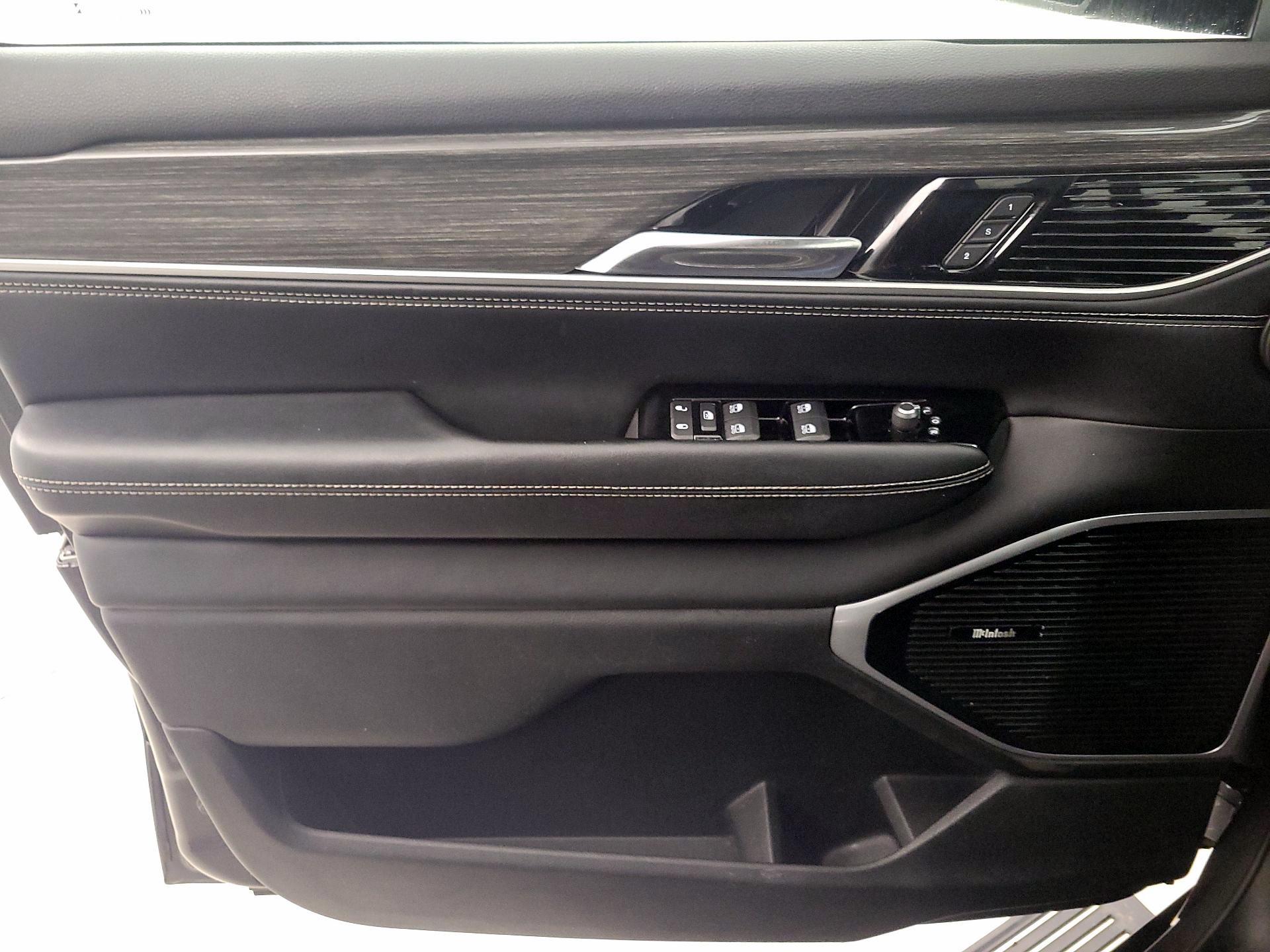 Thumbnail: 2022 Jeep Wagoneer - 12