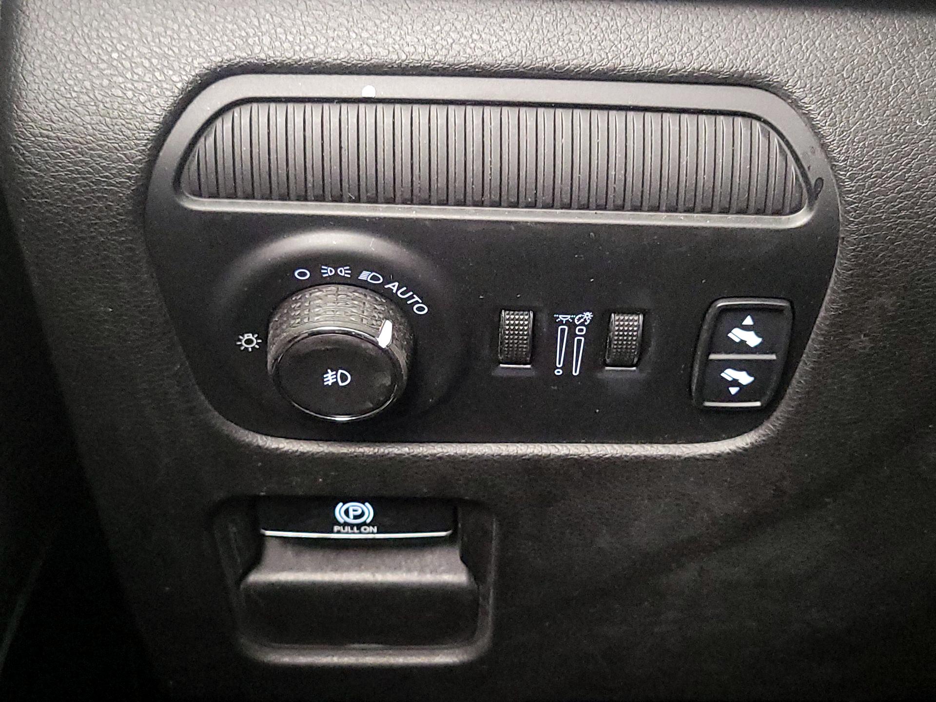 Thumbnail: 2022 Jeep Wagoneer - 13