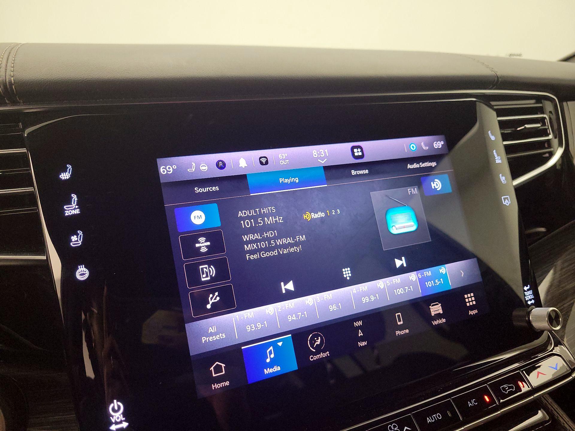 Thumbnail: 2022 Jeep Wagoneer - 16