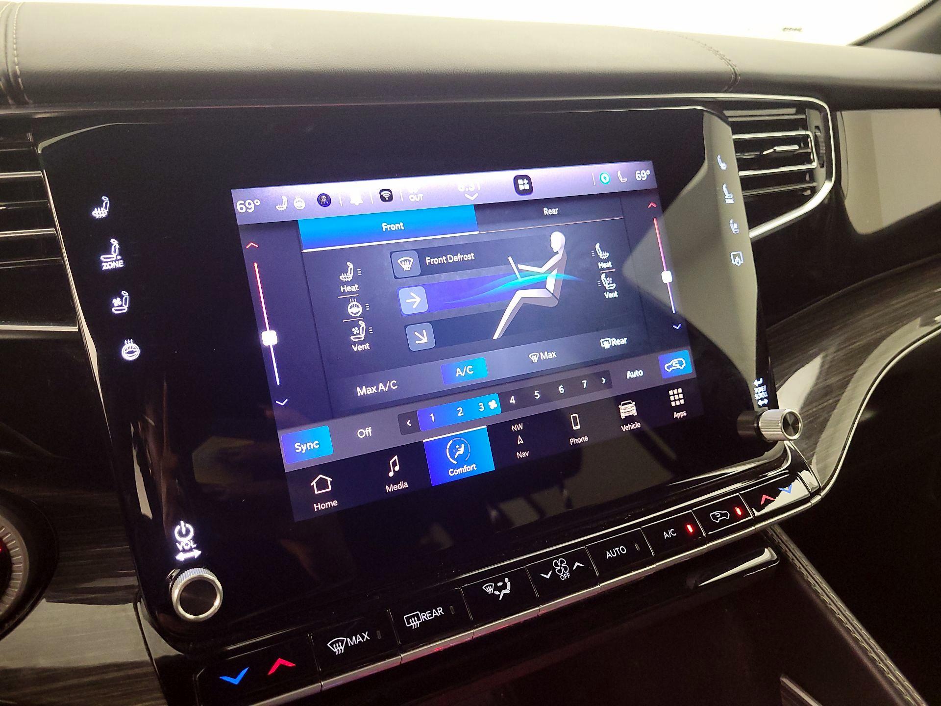 Thumbnail: 2022 Jeep Wagoneer - 17