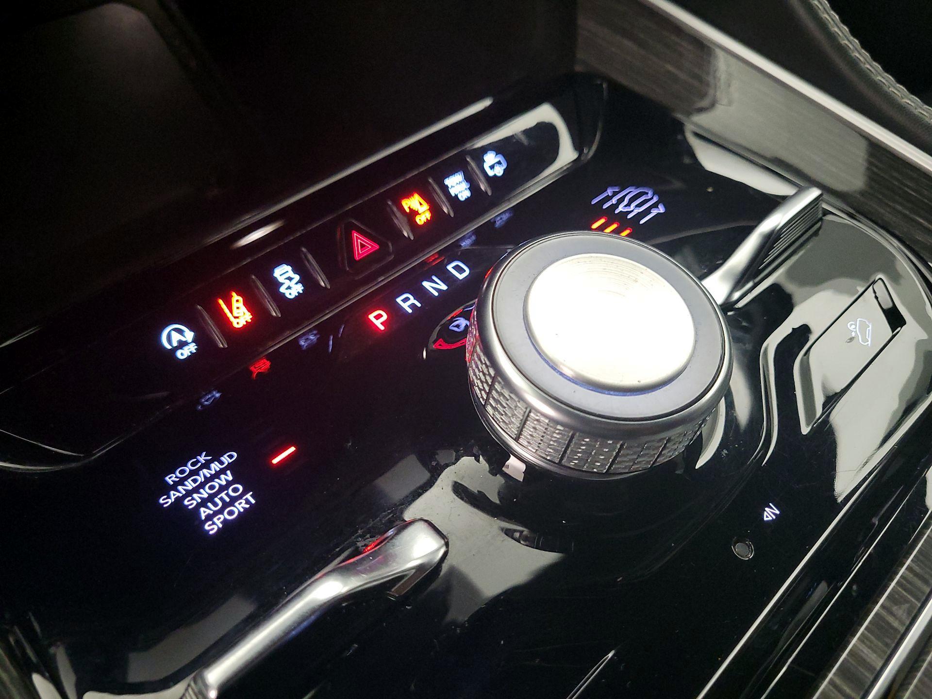 Thumbnail: 2022 Jeep Wagoneer - 18