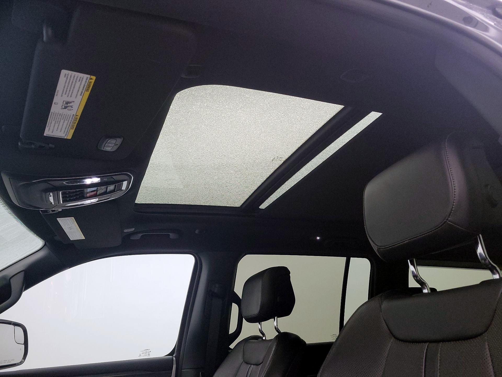 Thumbnail: 2022 Jeep Wagoneer - 20