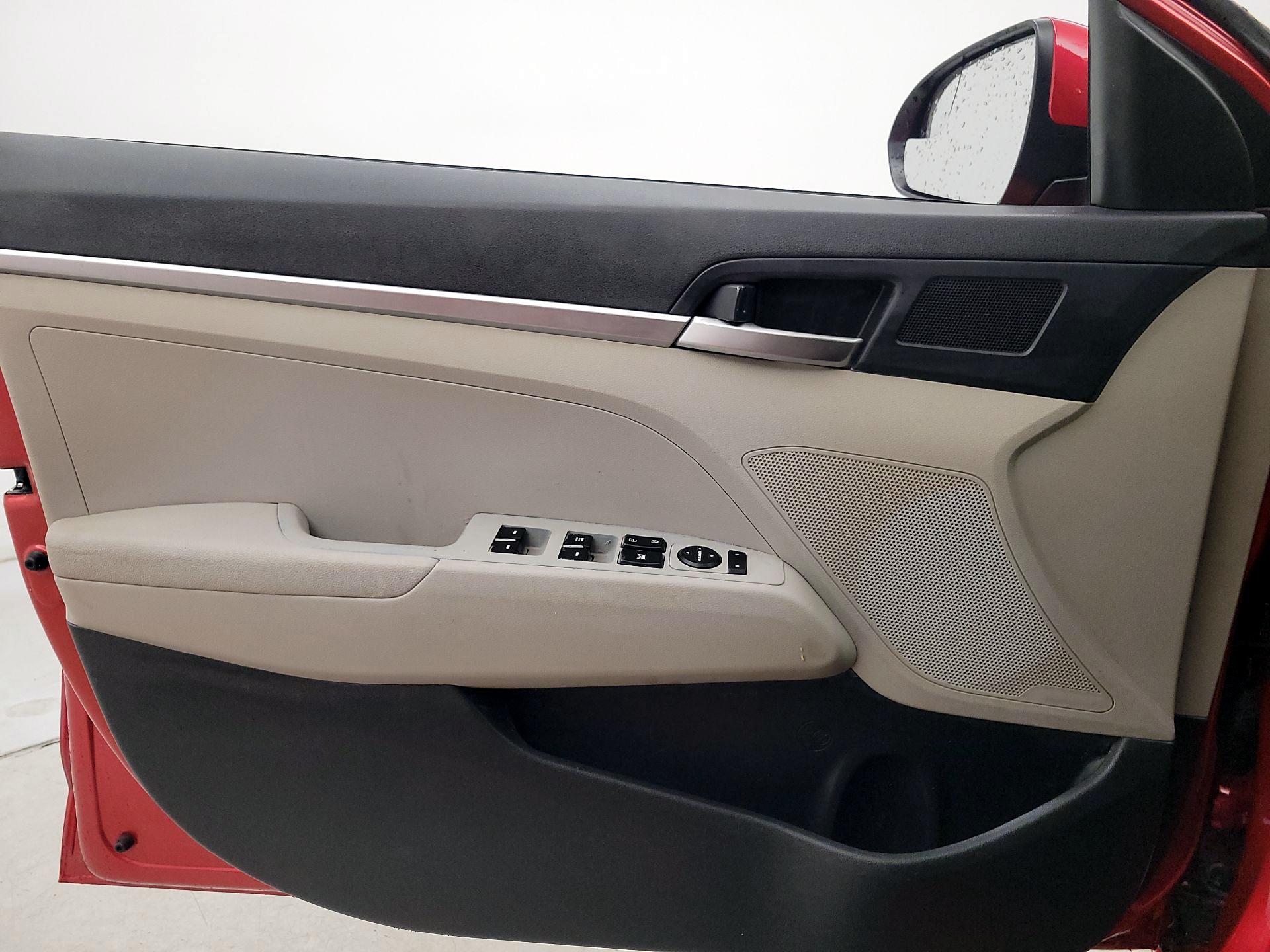 Thumbnail: 2020 Hyundai Elantra - 12