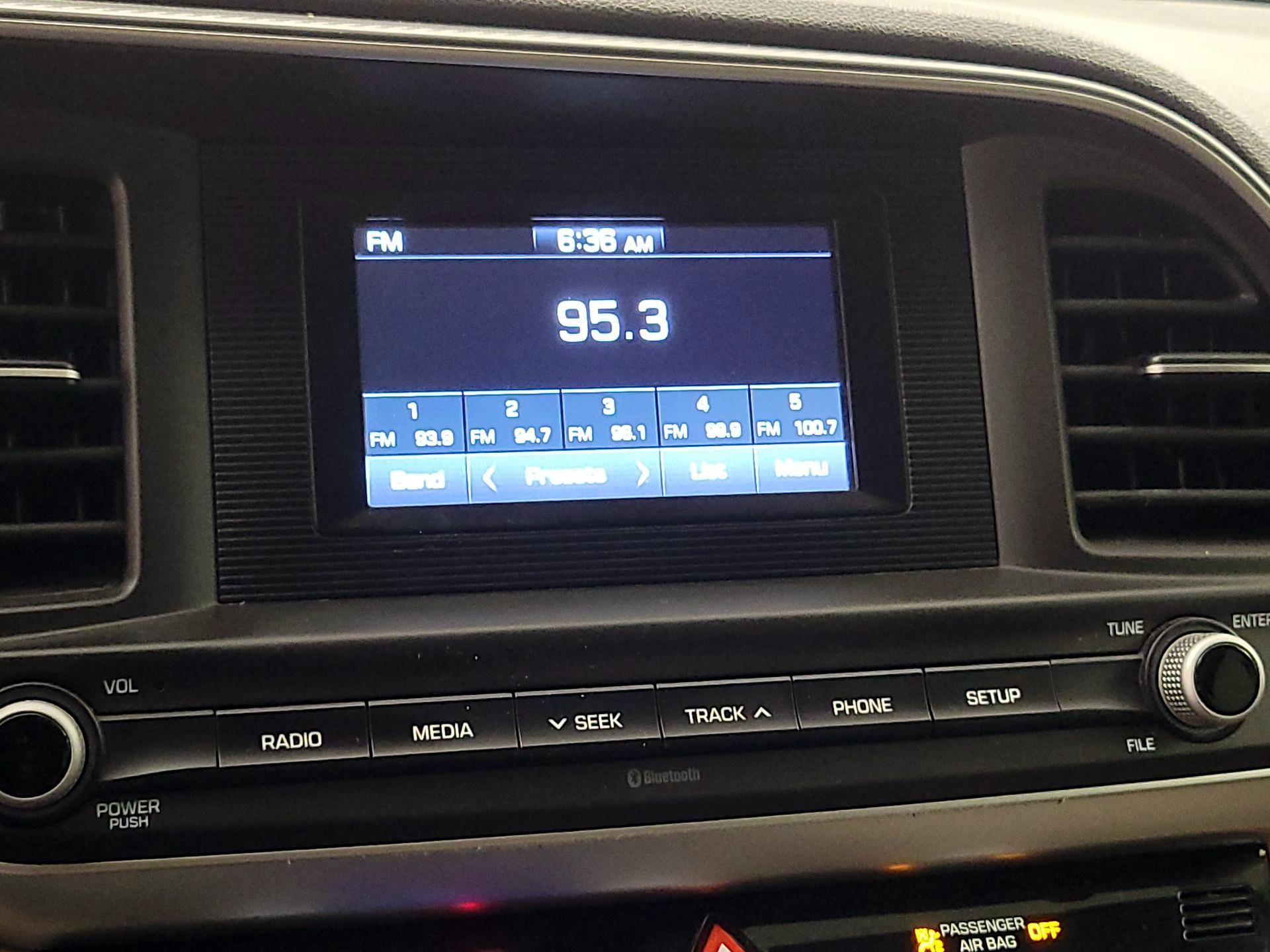 Thumbnail: 2020 Hyundai Elantra - 15