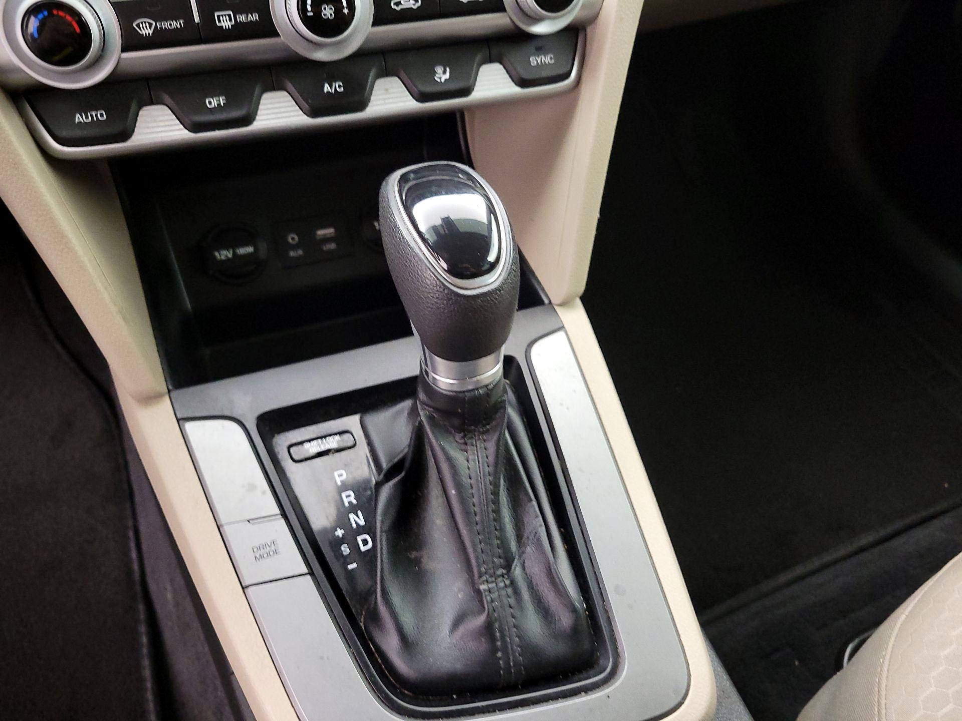 Thumbnail: 2020 Hyundai Elantra - 17