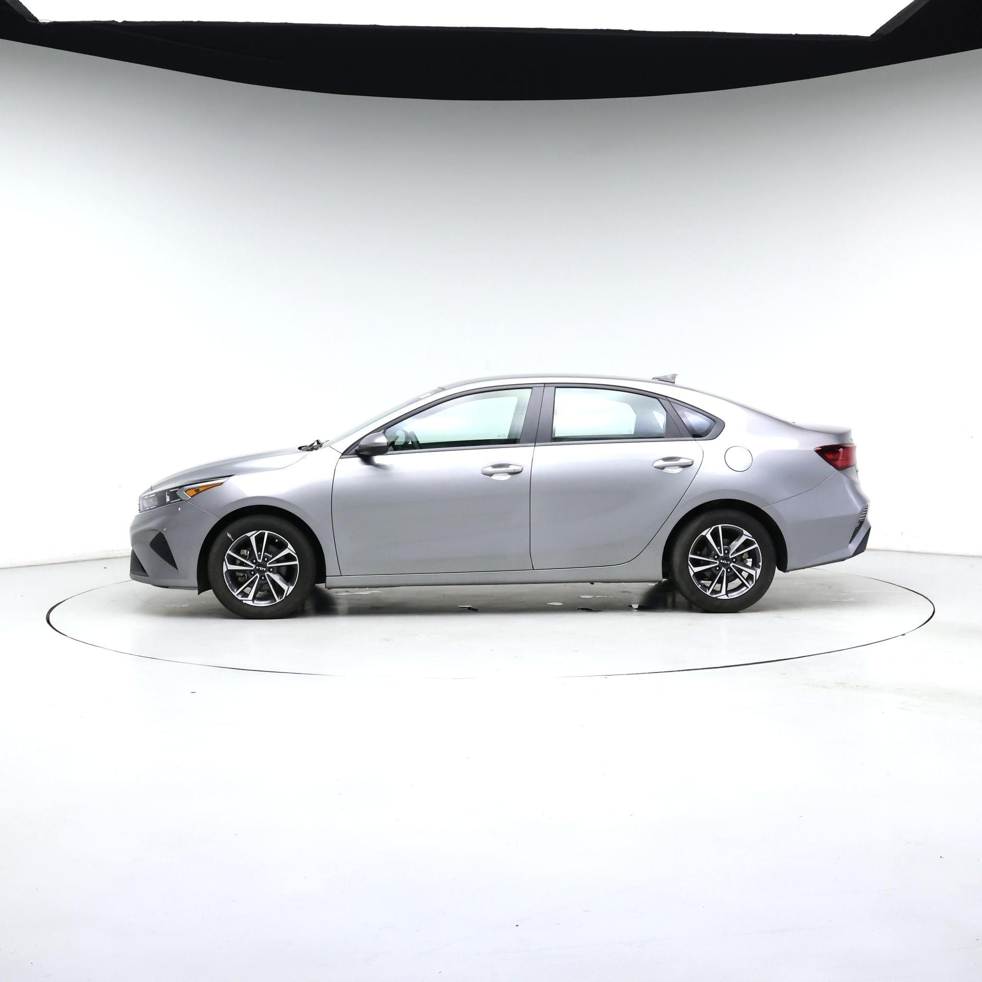 Thumbnail: 2024 Kia Forte - 3