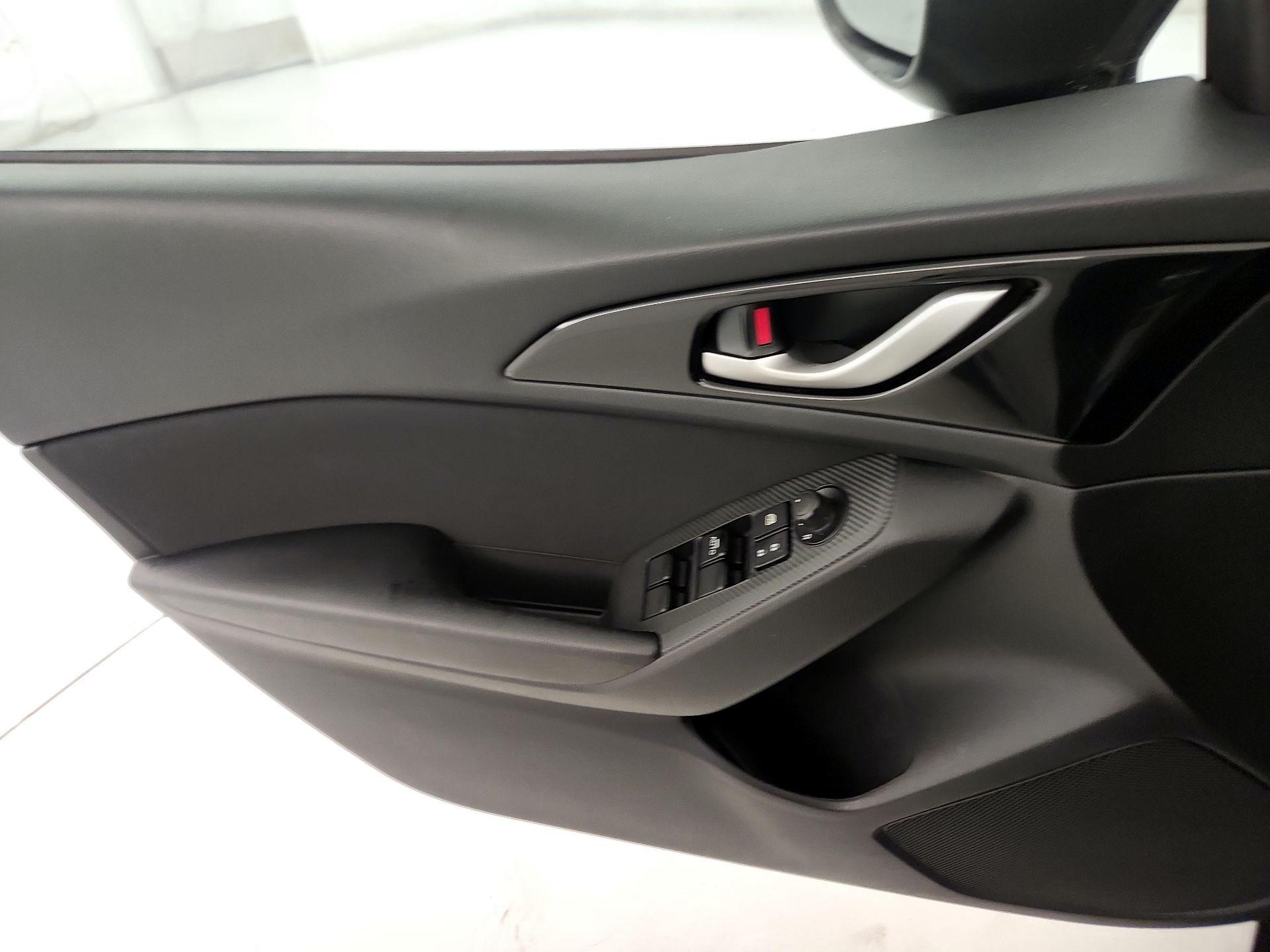 Thumbnail: 2016 Mazda Mazda3 - 12