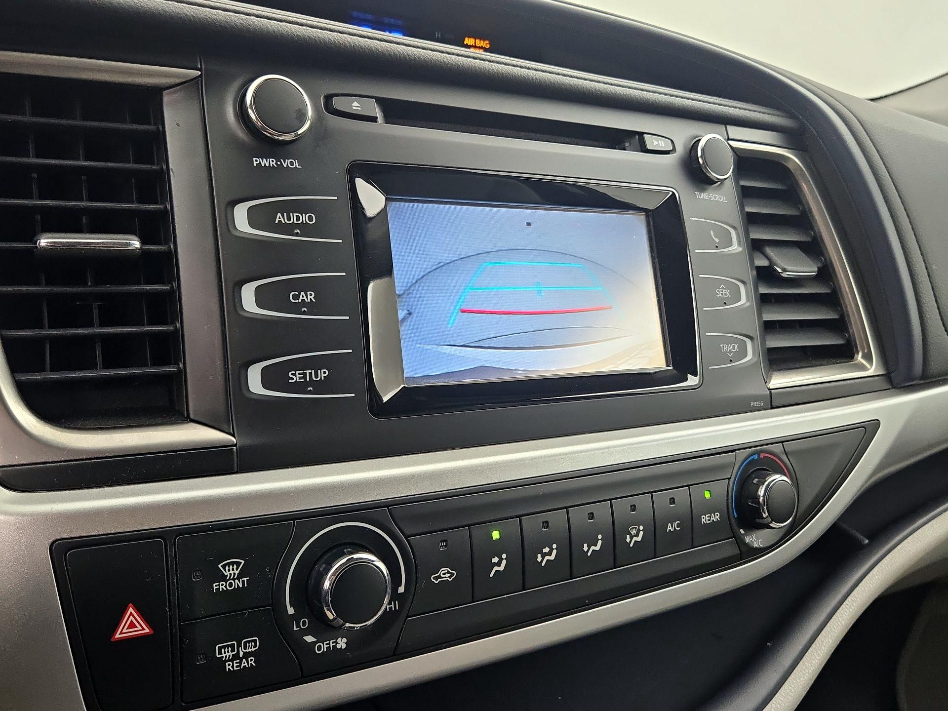 Thumbnail: 2018 Toyota Highlander - 14