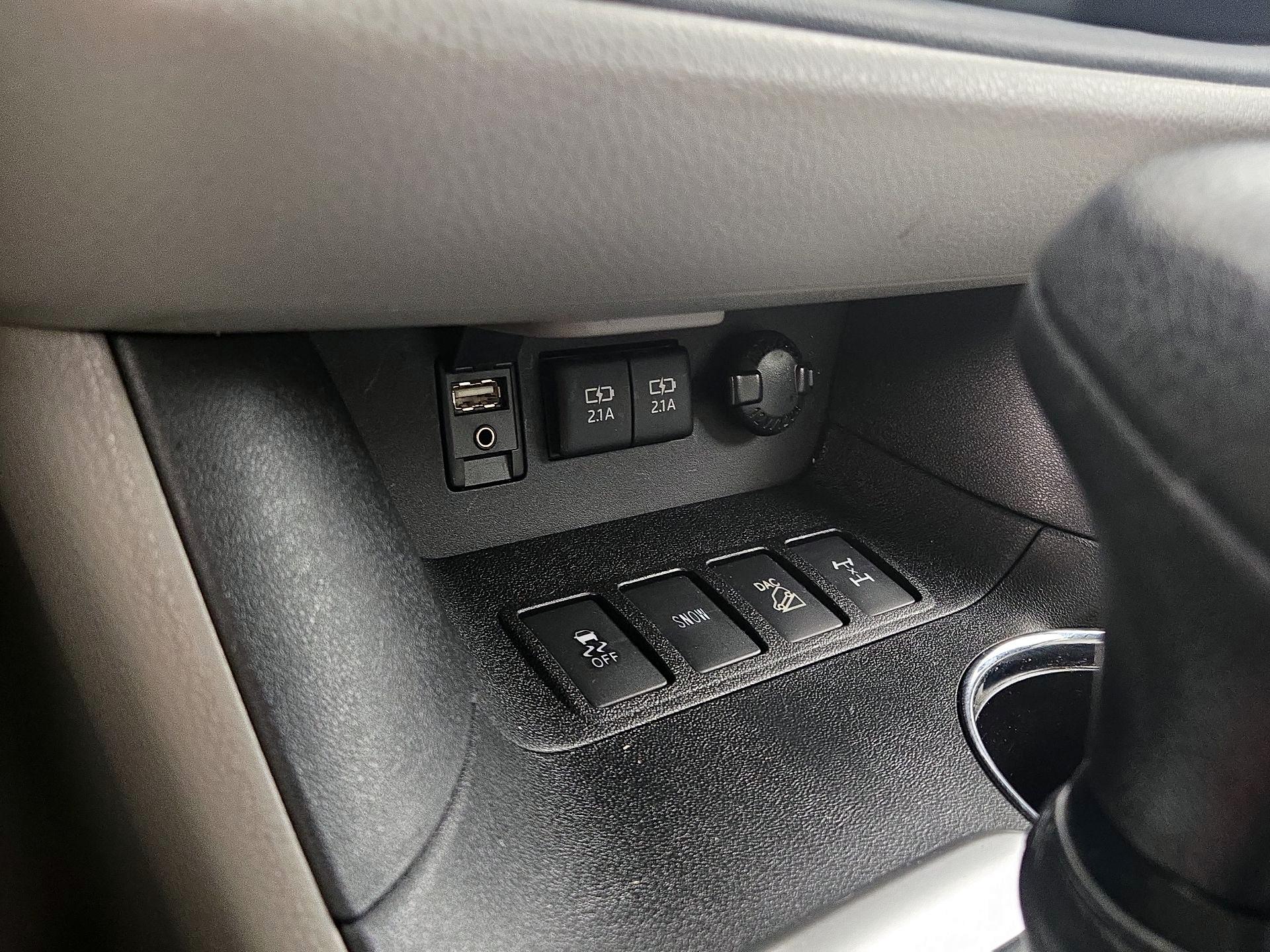 Thumbnail: 2018 Toyota Highlander - 18