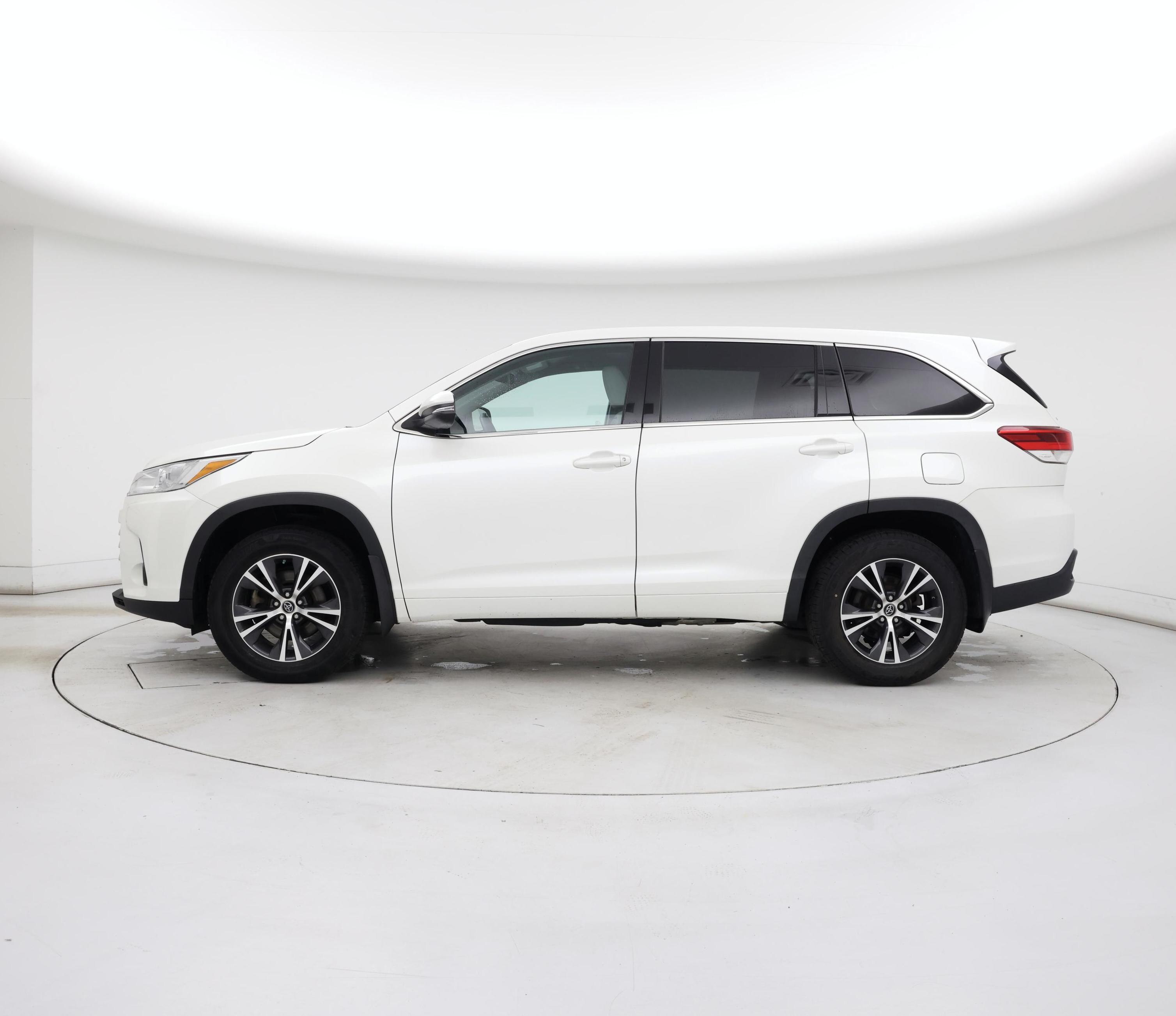 Thumbnail: 2018 Toyota Highlander - 3