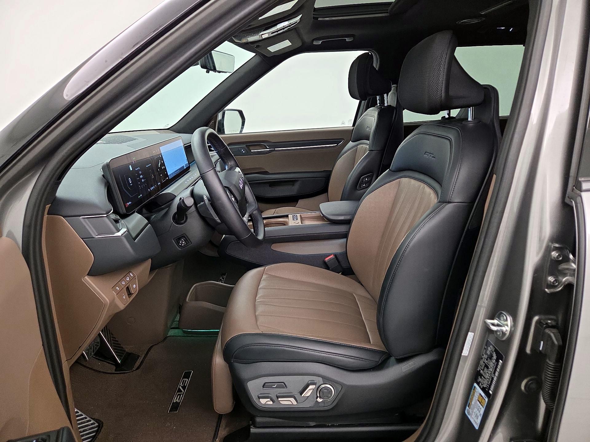 Thumbnail: 2024 Kia EV9 - 11