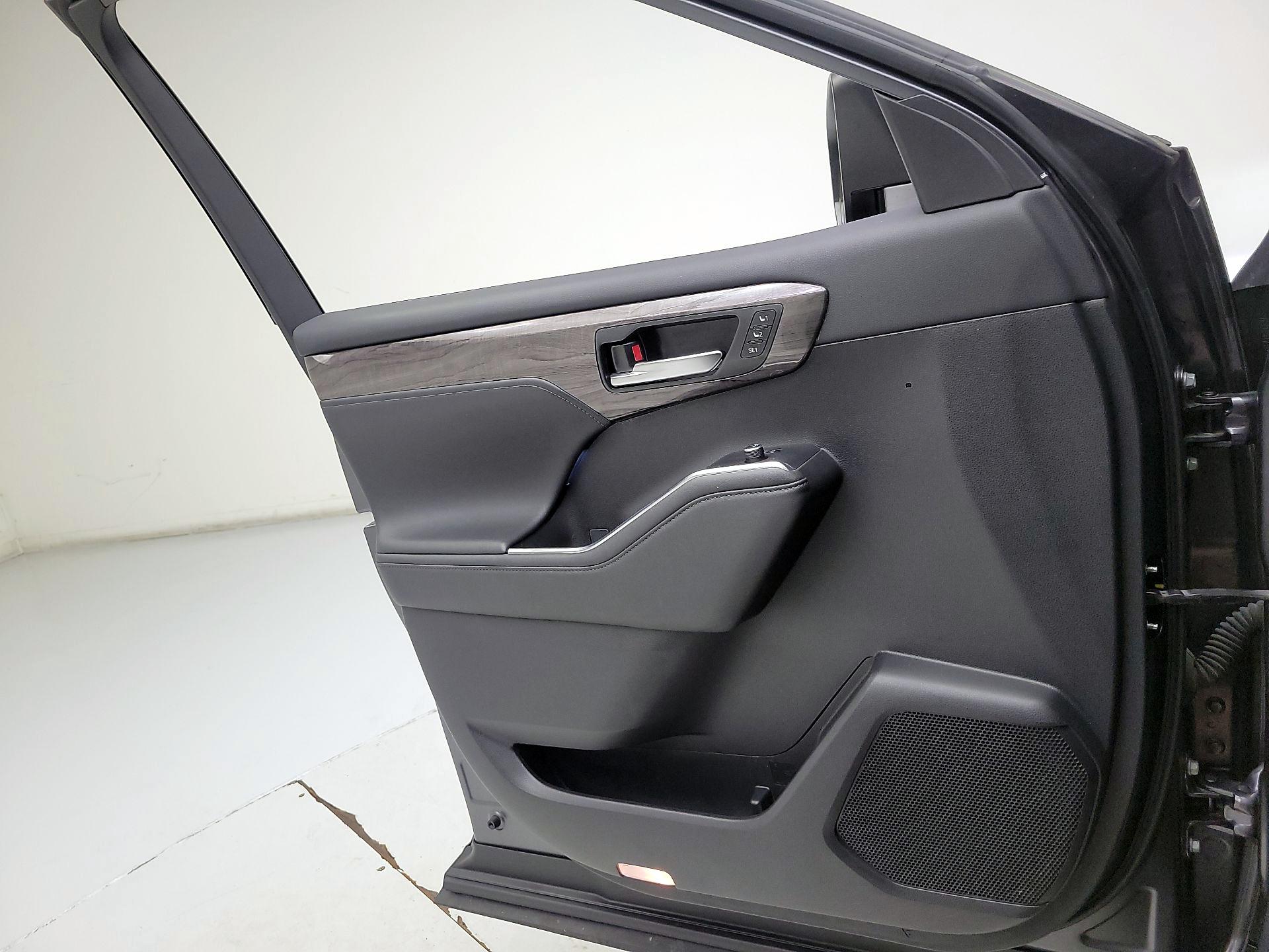 Thumbnail: 2024 Toyota Highlander - 10