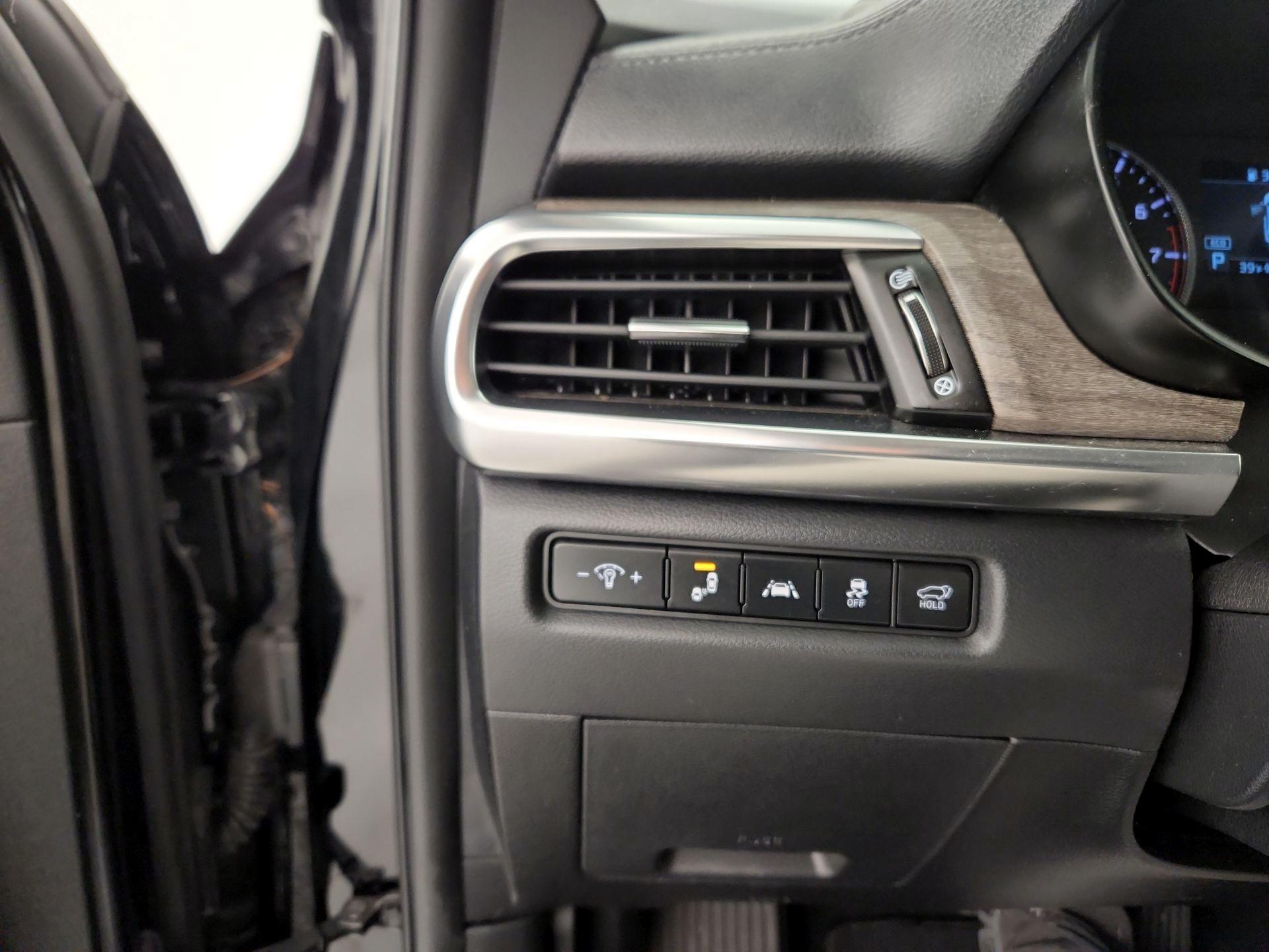 Thumbnail: 2020 Kia Telluride - 13