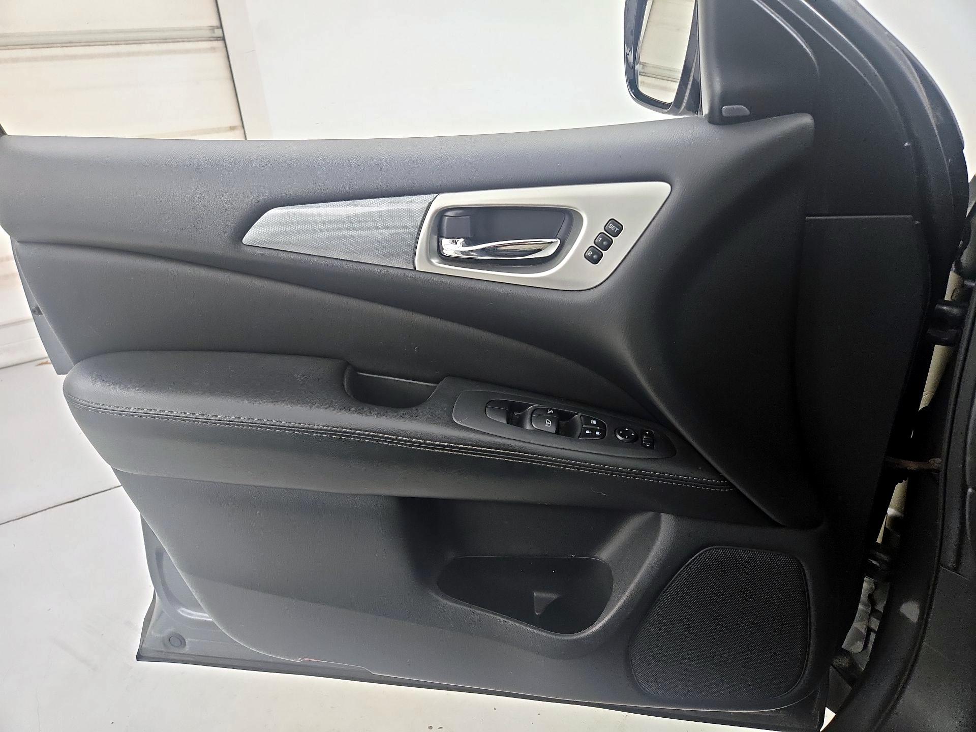 Thumbnail: 2017 Nissan Pathfinder - 12