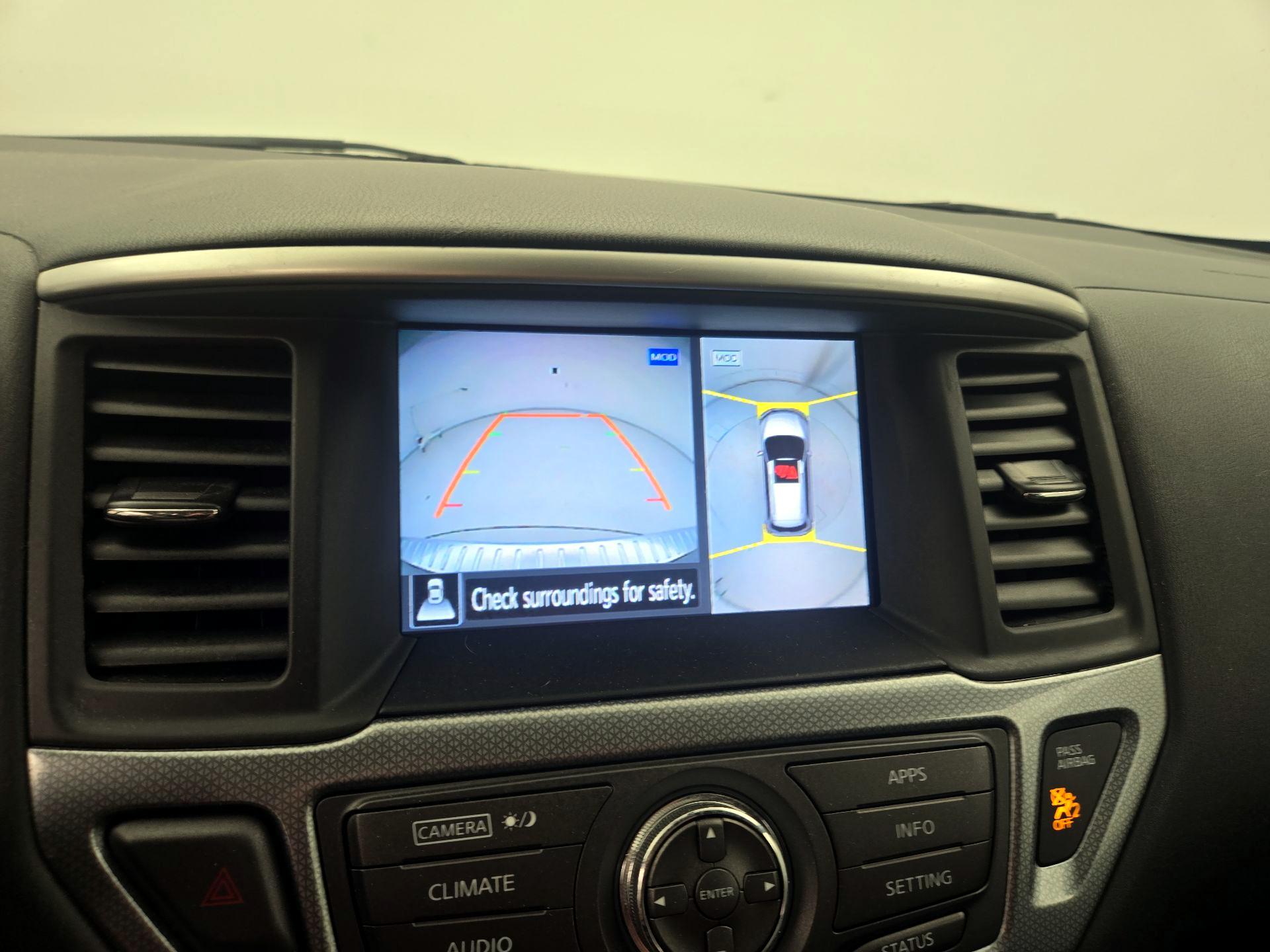 Thumbnail: 2017 Nissan Pathfinder - 14