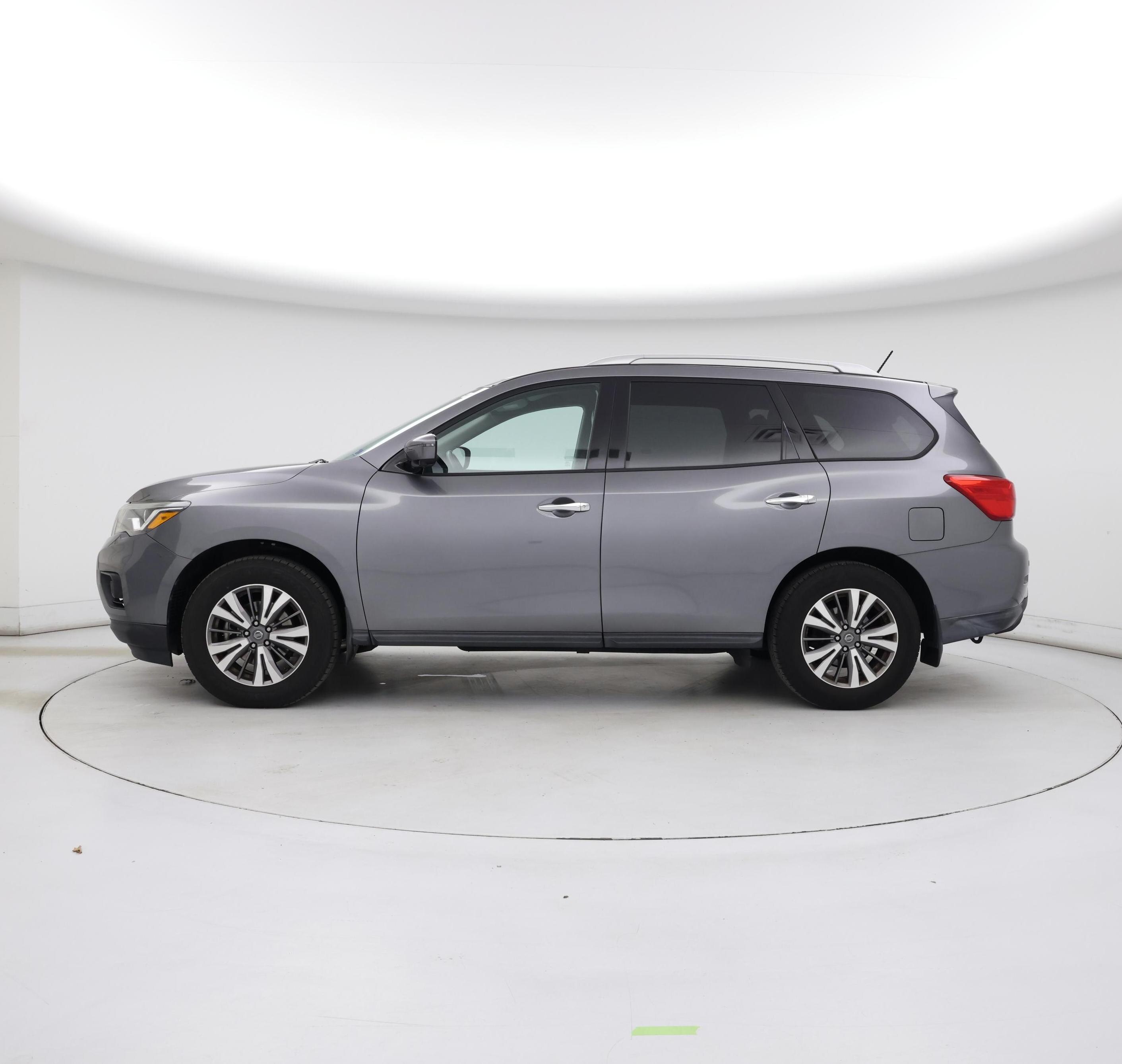 Thumbnail: 2017 Nissan Pathfinder - 3
