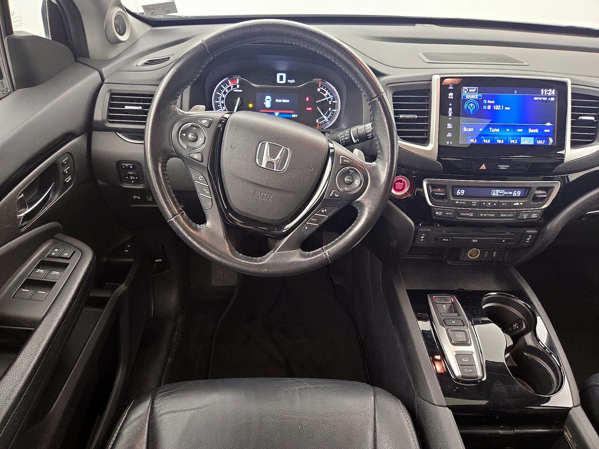 Thumbnail: 2017 Honda Pilot - 10