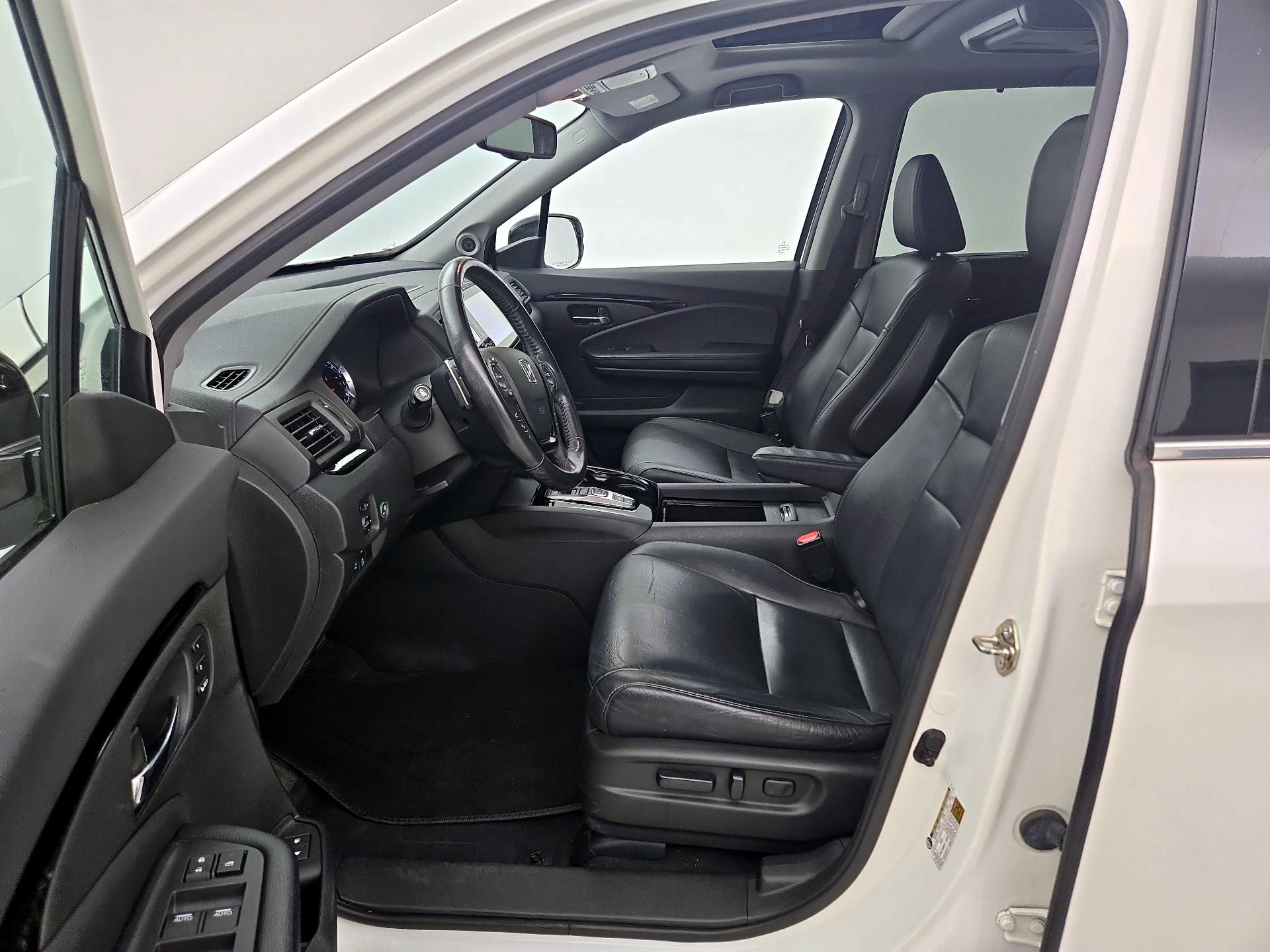 Thumbnail: 2017 Honda Pilot - 11